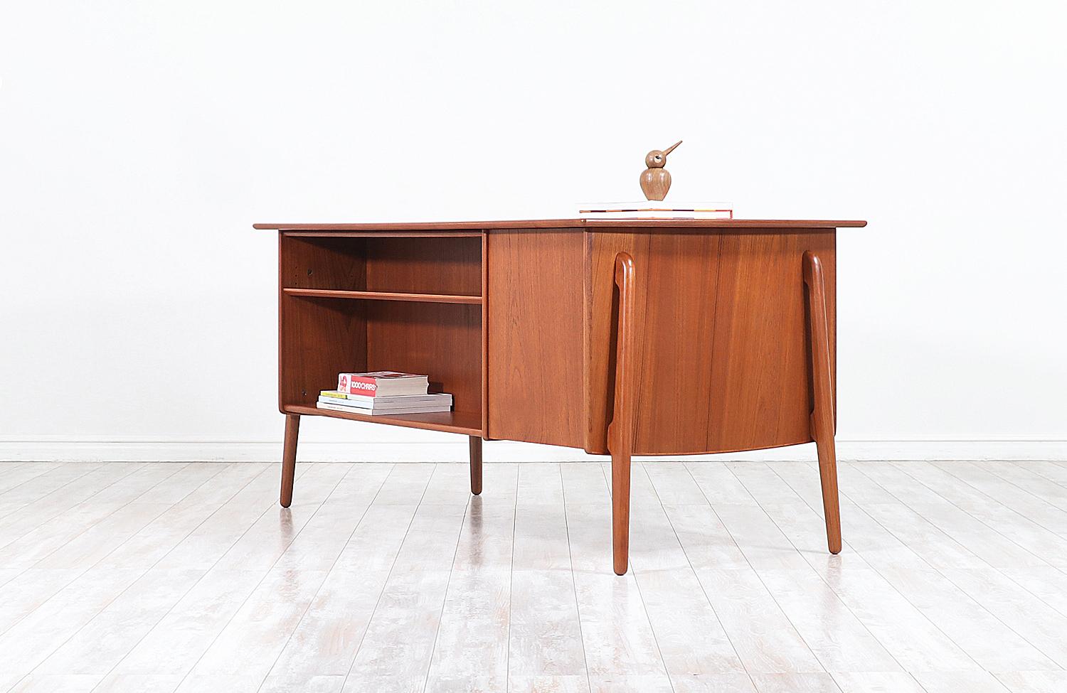 Mid-20th Century Svend A. Madsen Executive Teak Desk with Bookshelf for Sigurd Hansen