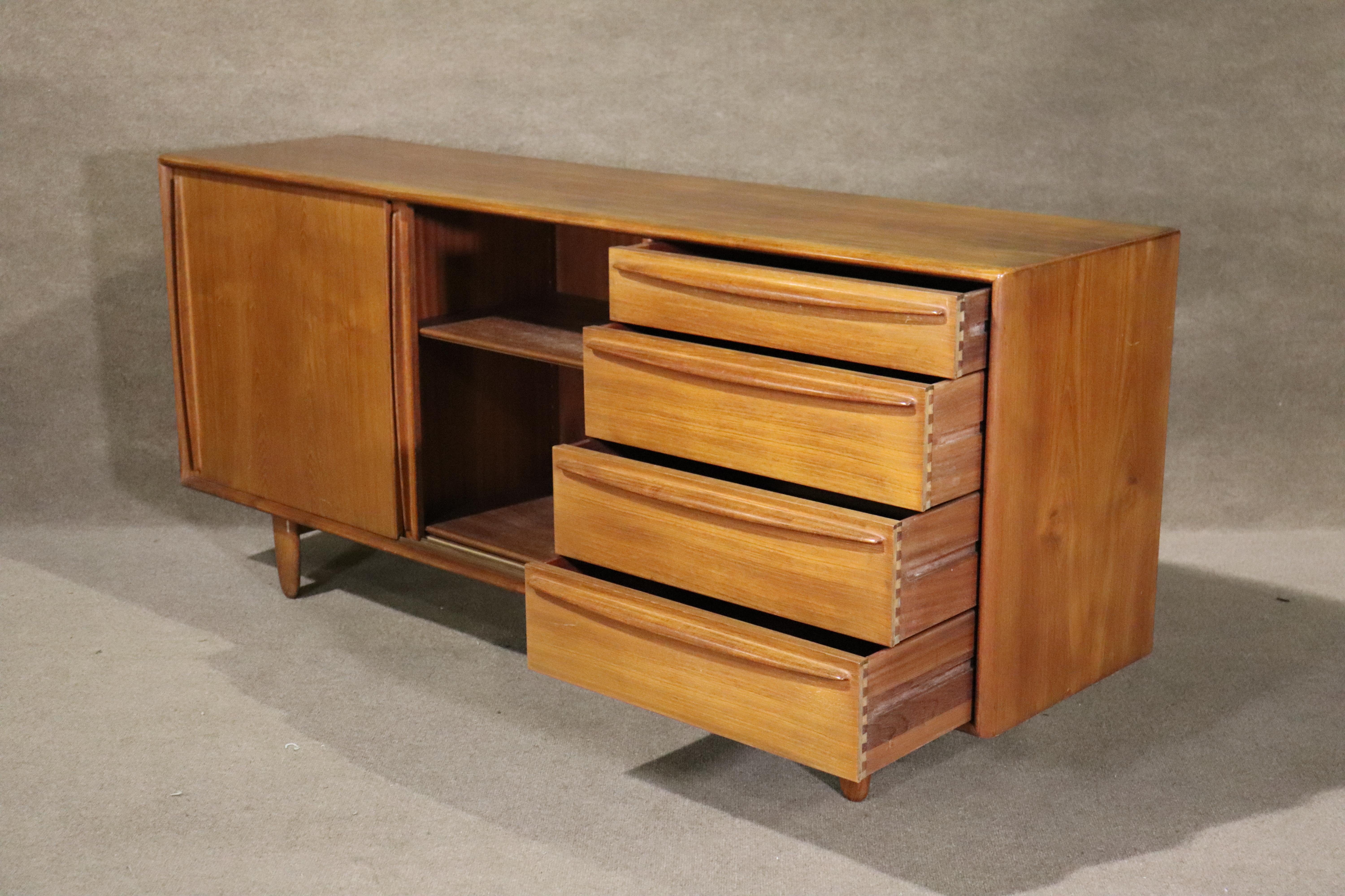 This mid-century modern teak credenza by Svend Madsen has ample storage for your living room or office. Four wide drawers plus two sliding doors with open storage.
Please confirm location NY or NJ