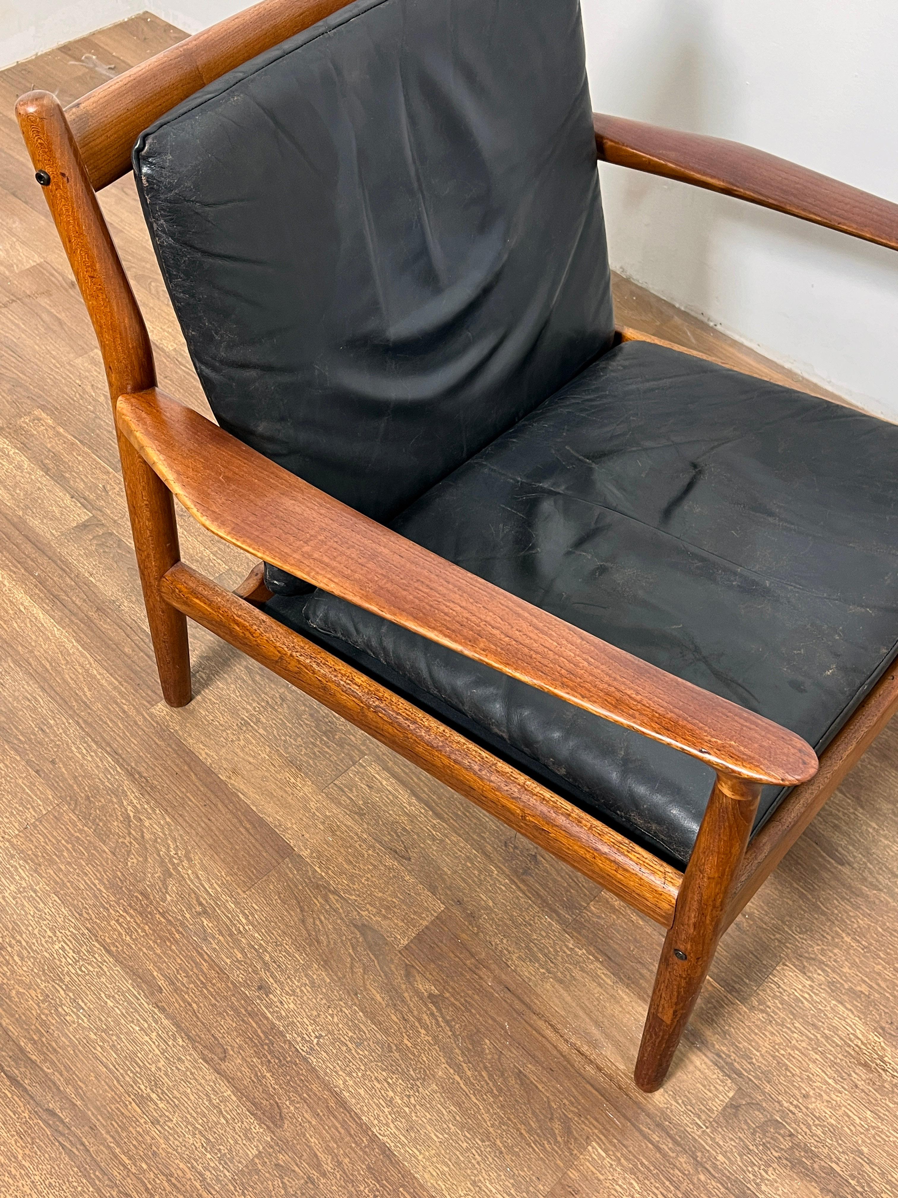 Svend Aage Eriksen for Glostrup Danish Teak and Leather Lounge Chair Circa 1960s For Sale 5