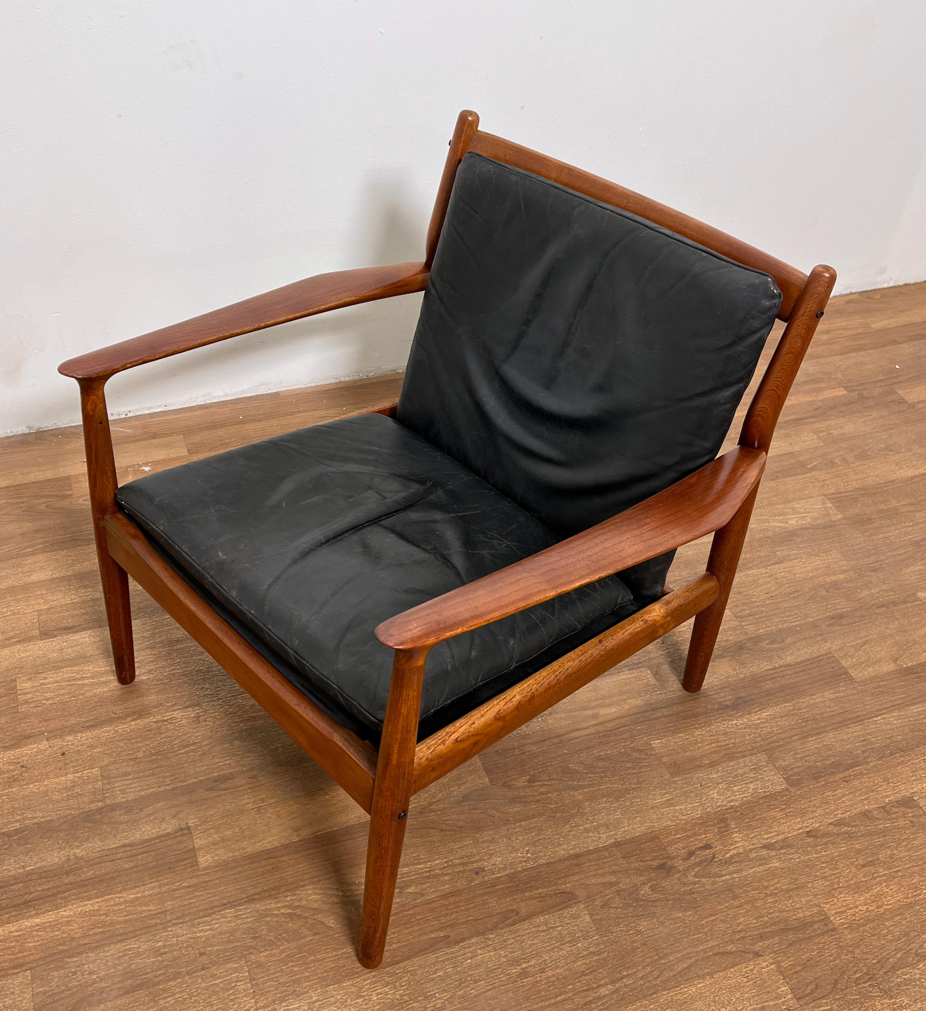 Svend Aage Eriksen for Glostrup Danish Teak and Leather Lounge Chair Circa 1960s For Sale 6