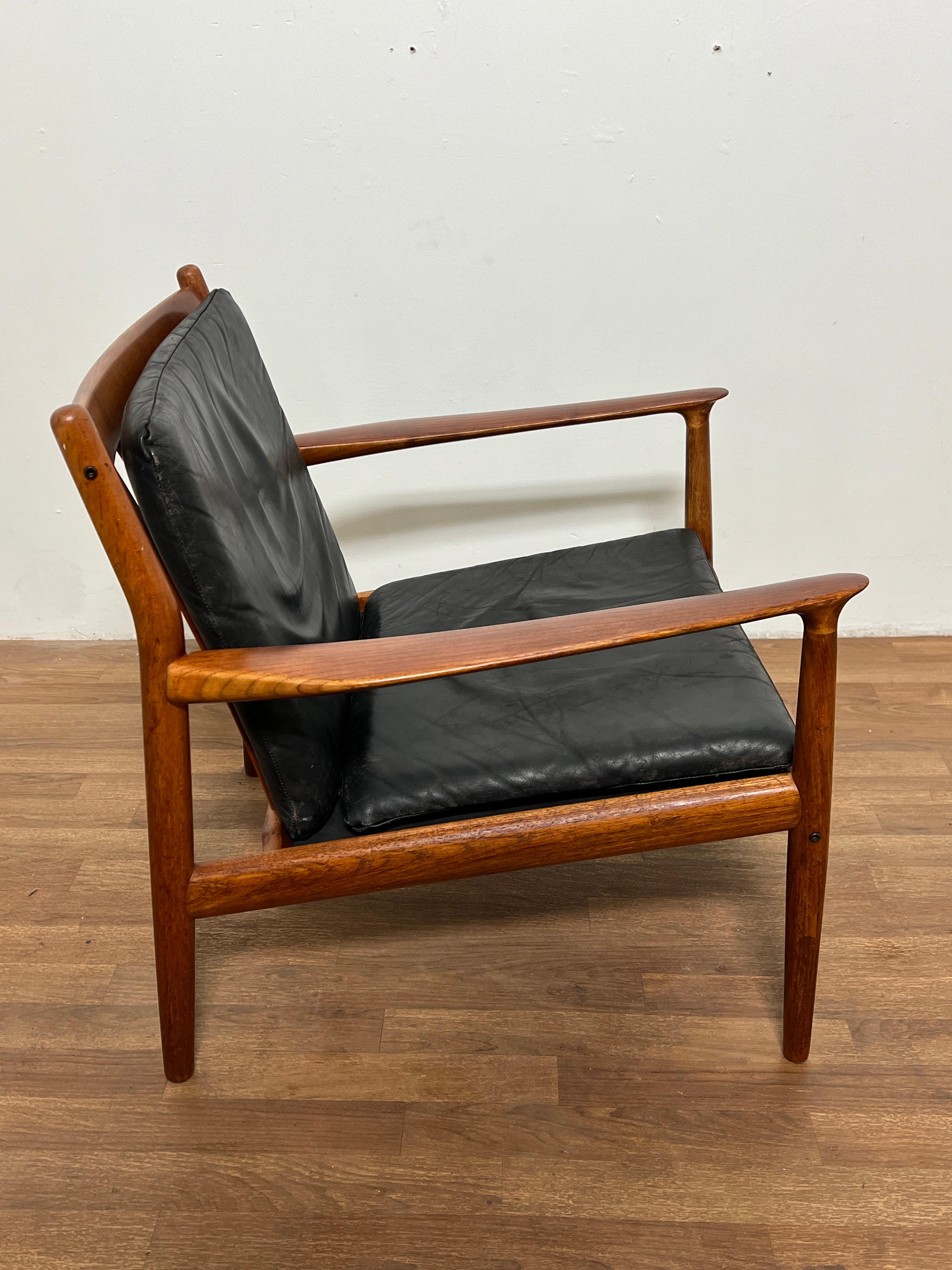 Svend Aage Eriksen for Glostrup Danish Teak and Leather Lounge Chair Circa 1960s In Good Condition For Sale In Peabody, MA