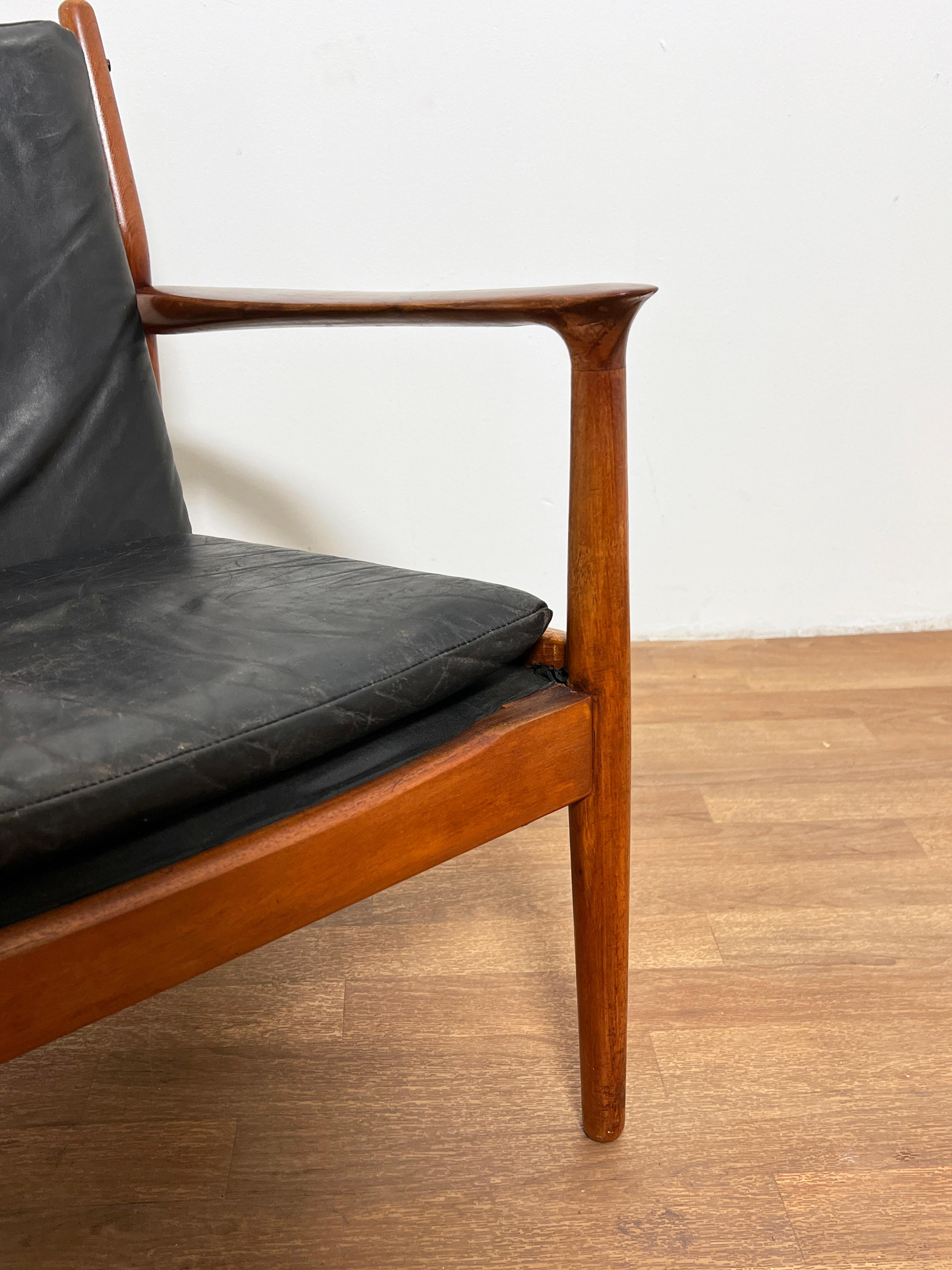 Svend Aage Eriksen for Glostrup Danish Teak and Leather Lounge Chair Circa 1960s For Sale 3