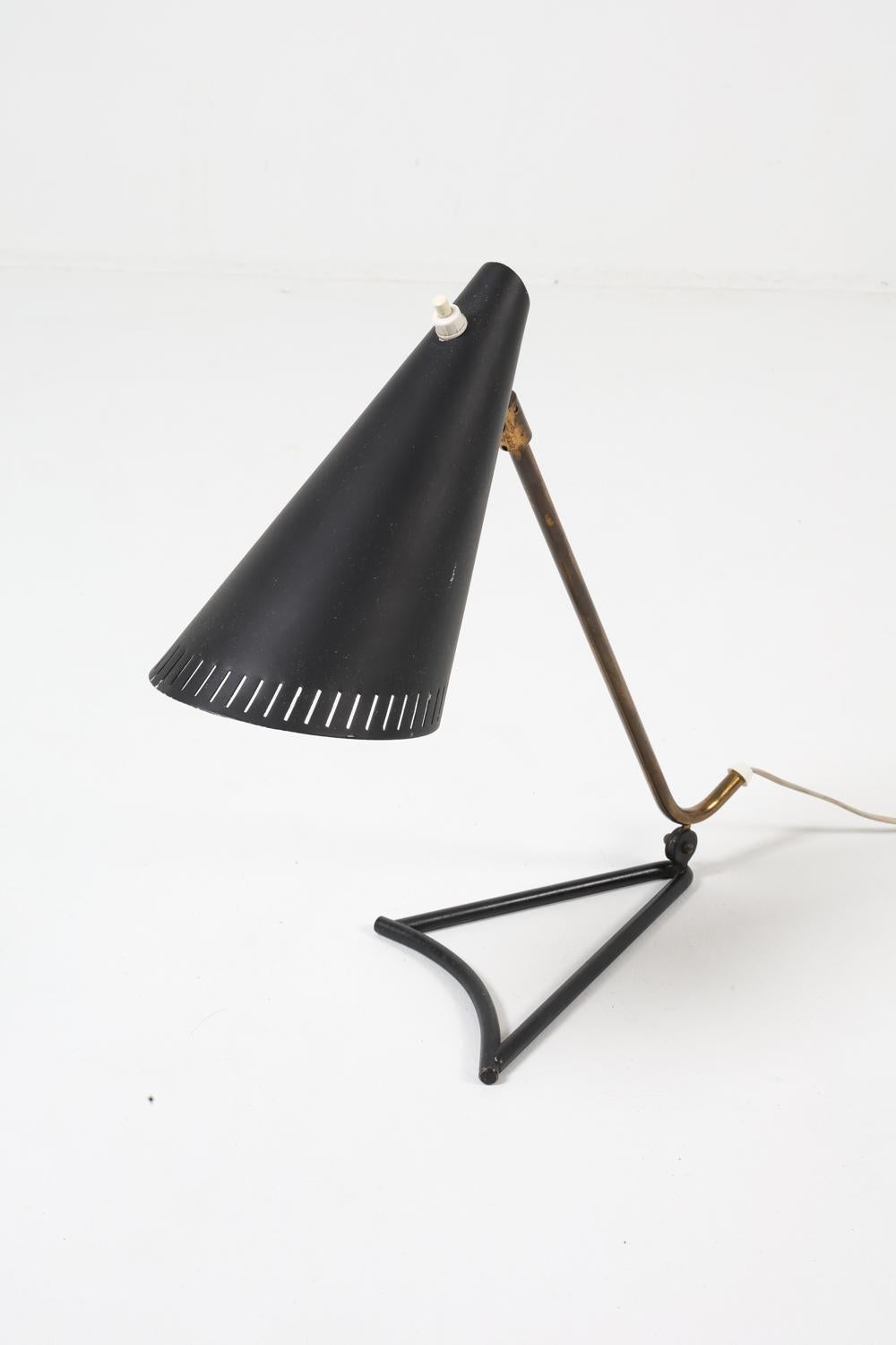 This stylish metal table lamp was designed by famed Danish designed Svend Aage Holm Sorensen. Svend Aage Holm-Sørensen (1913-2004) was a Danish designer who is best known for his wide collection of light fixtures. A licensed ornamental metalworker,