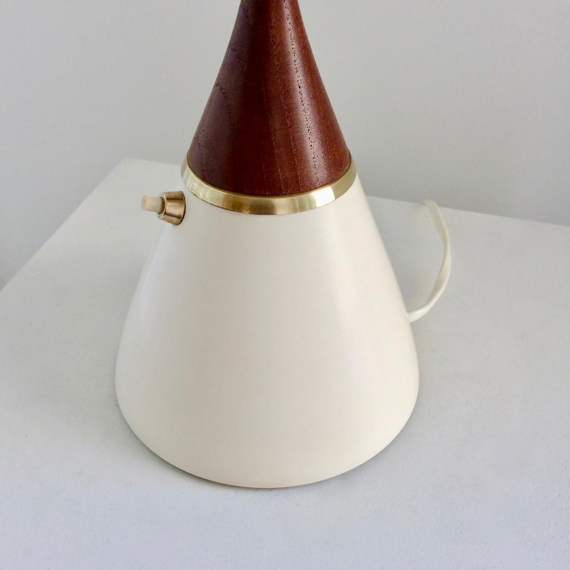 Lacquered Svend Middelboe Table Lamp for Nordic Solar, circa 1950, Danemark