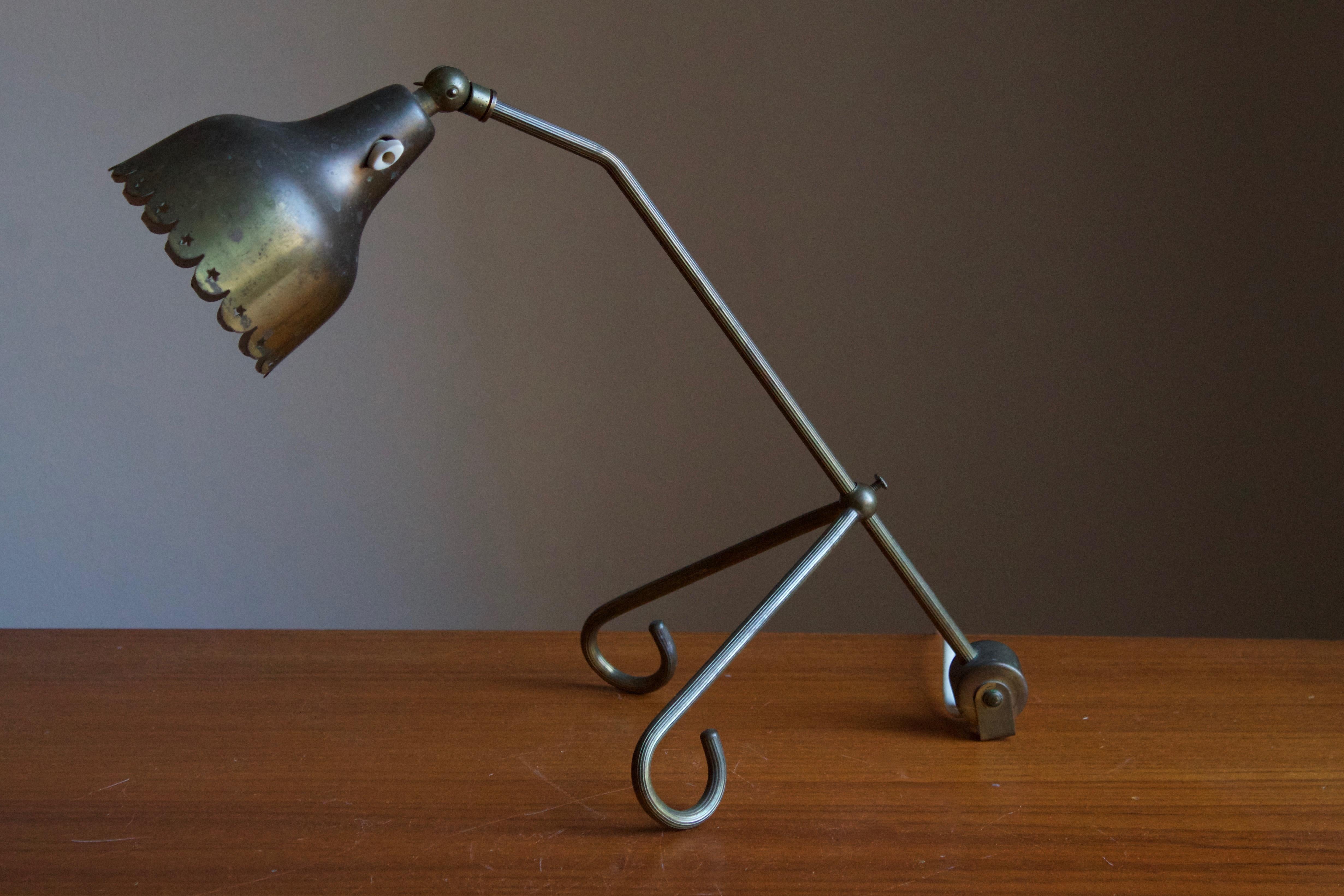 Svend Aage Holm Sørensen, Adjustable Table Lamp, Brass, Denmark, 1950s In Good Condition In High Point, NC