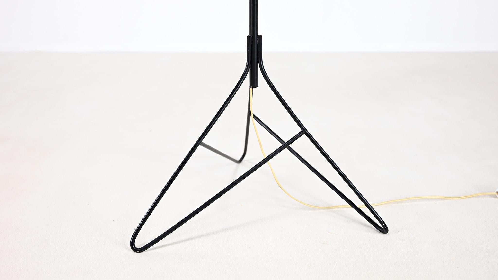 Svend Aage Holm Sørensen (att.) Adjustable Floor Lamp, Denmark C.1950 In Good Condition For Sale In Munster, NRW