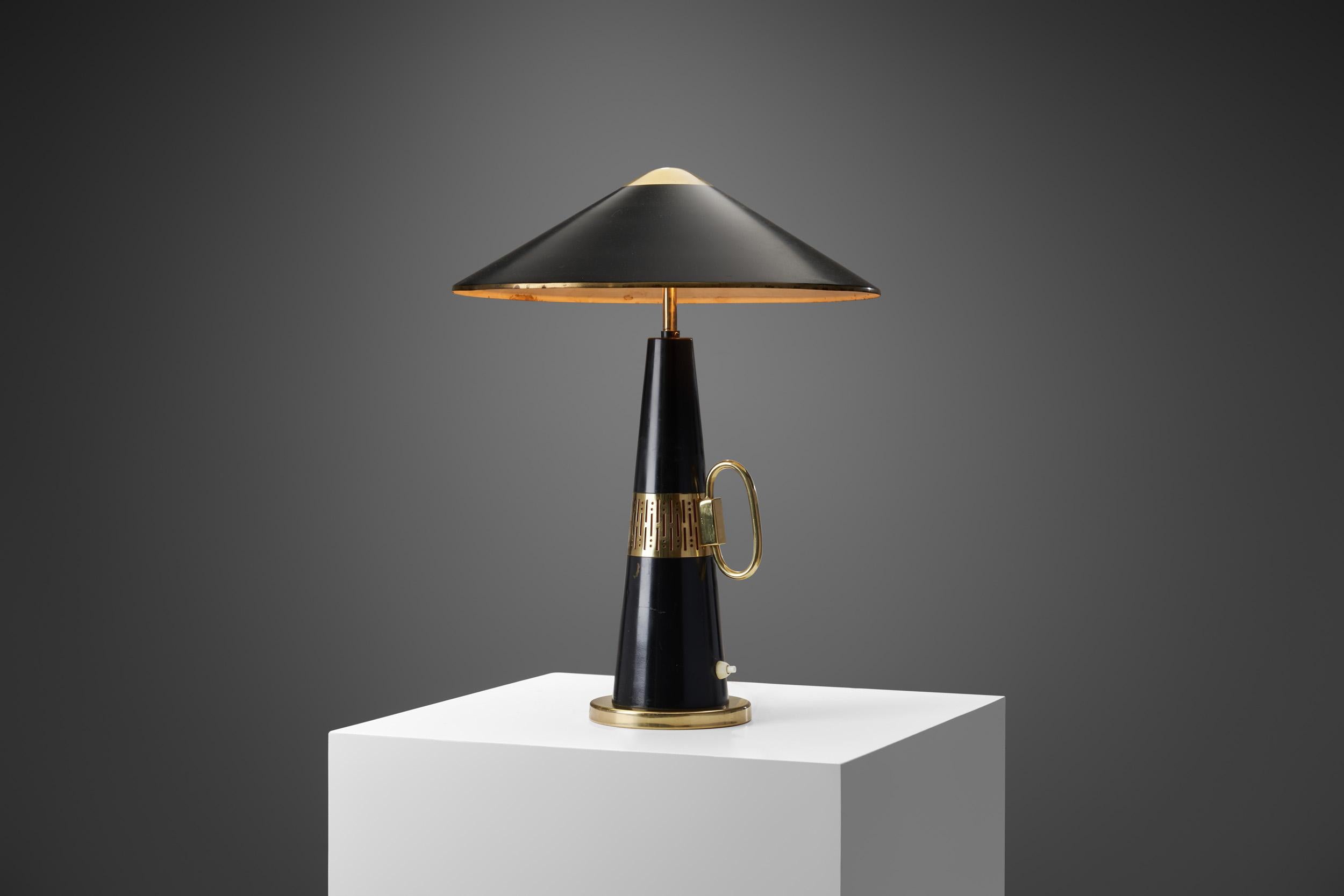 Svend Aage Holm Sørensen 'Attributed' Modell 8208 Lampe, Schweden, 1950er Jahre (Schwedisch) im Angebot
