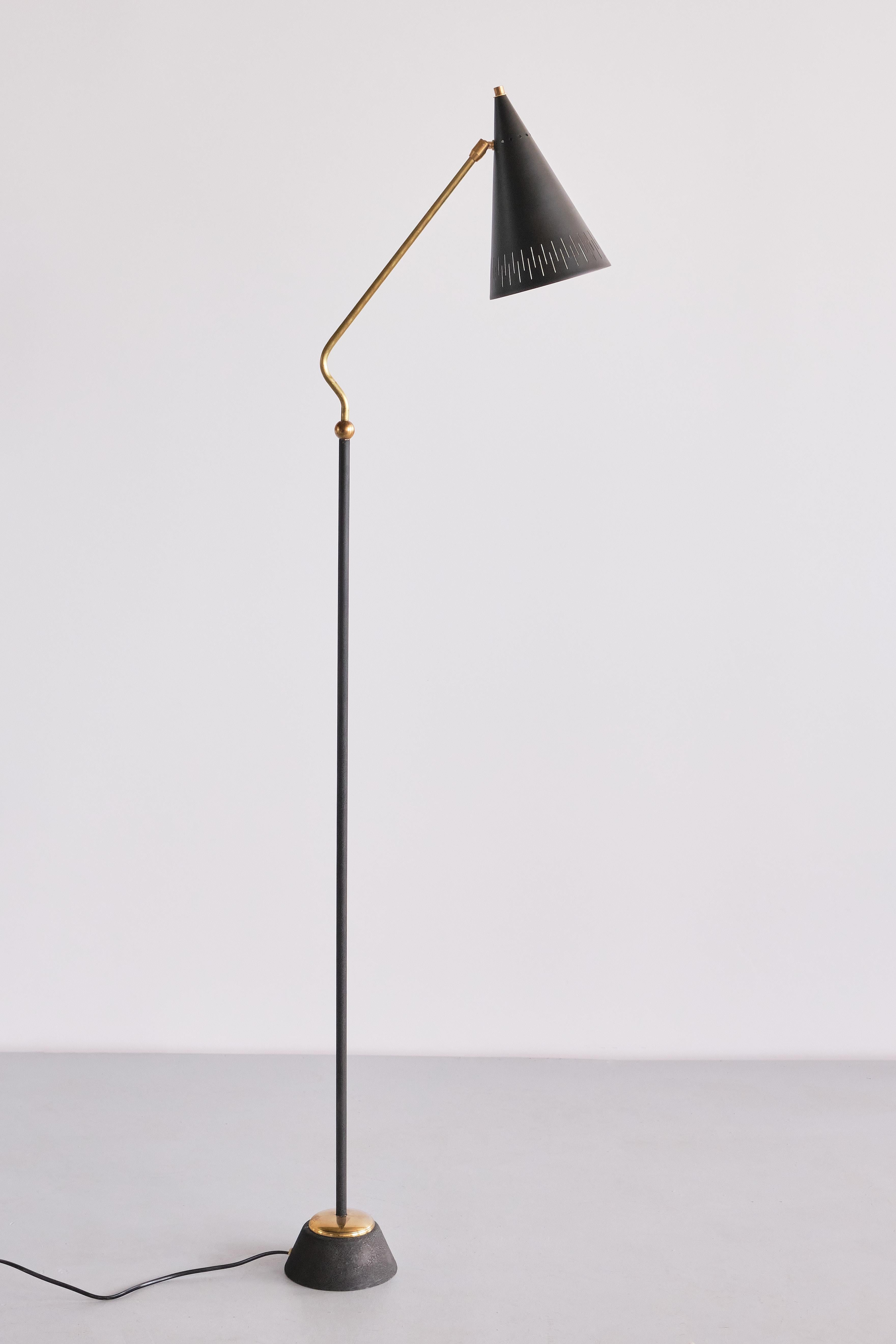 This exceptionally rare Scandinavian Modern floor lamp was produced in Sweden in the 1950s. The design is attributed to Svend Aage Holm-Sørensen who designed different models for the Swedish manufacturer ASEA.

The elegant design is marked by the
