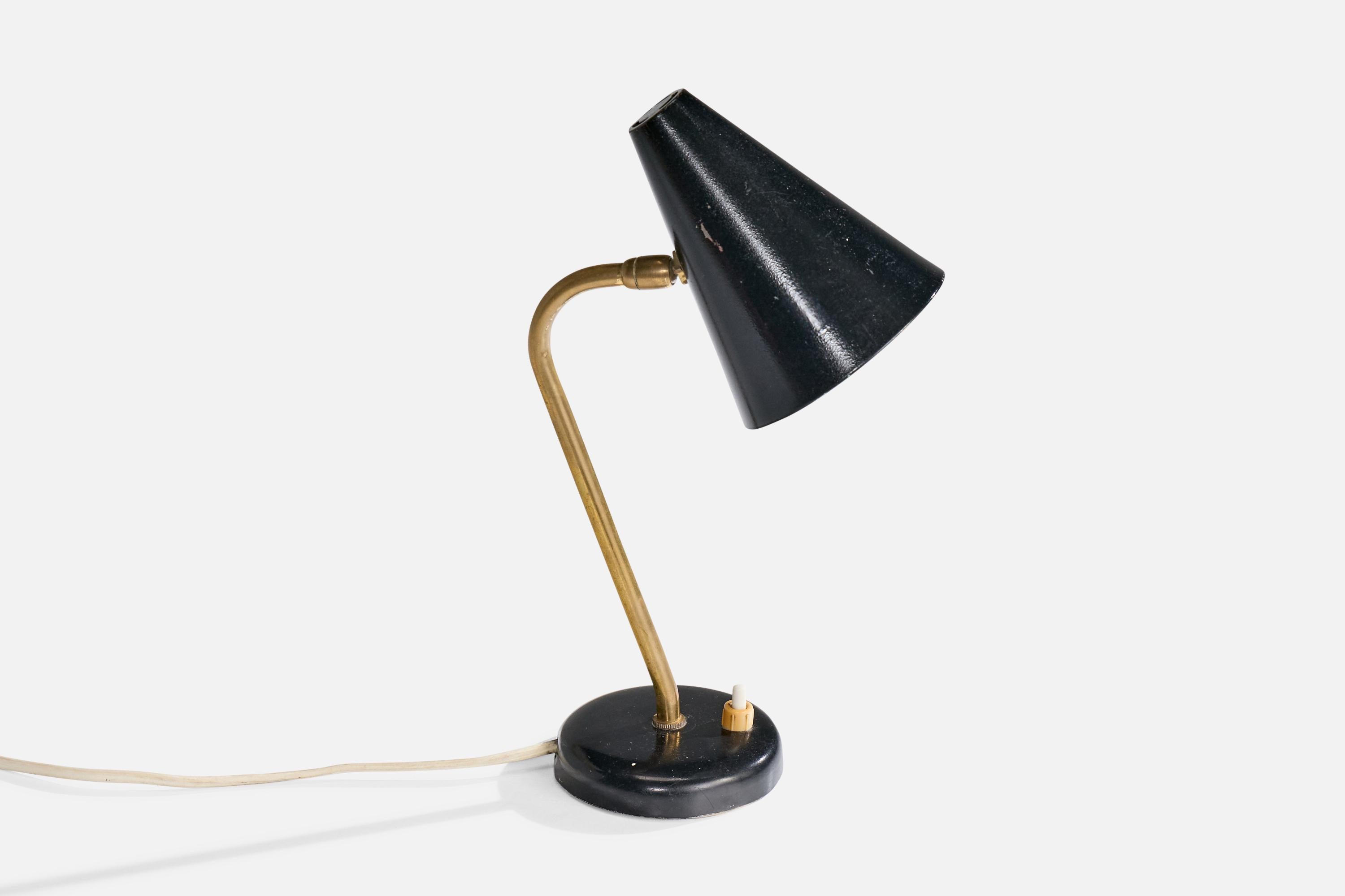 Mid-Century moderno Attribuzione Svend Aage Holm Sørensen, Lampada da tavolo, Ottone, Metallo, Danimarca, anni '50 in vendita