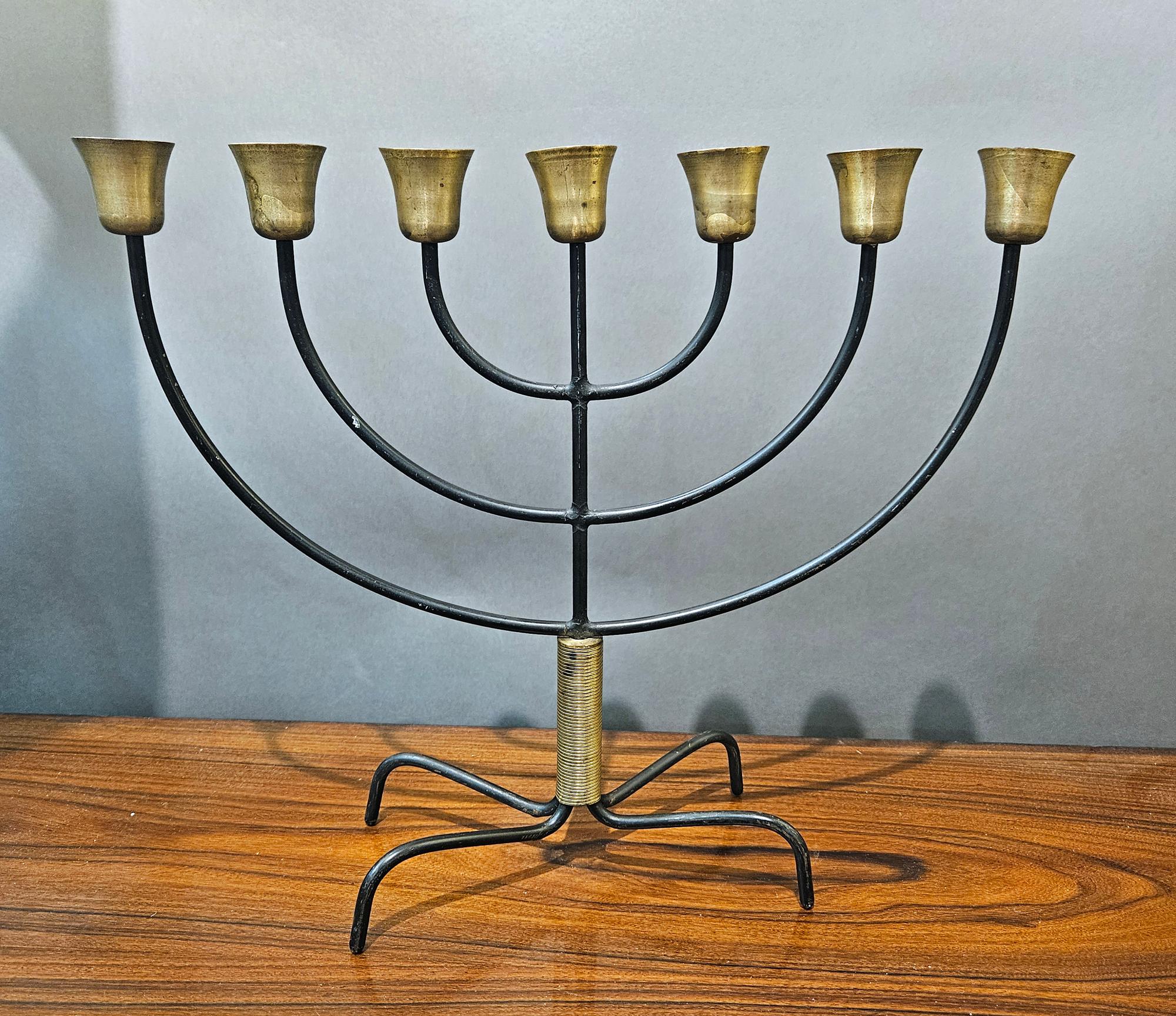 Scandinavo moderno Svend Aage Holm Sørensen - Menorah danese in acciaio e ottone della metà del secolo scorso in vendita