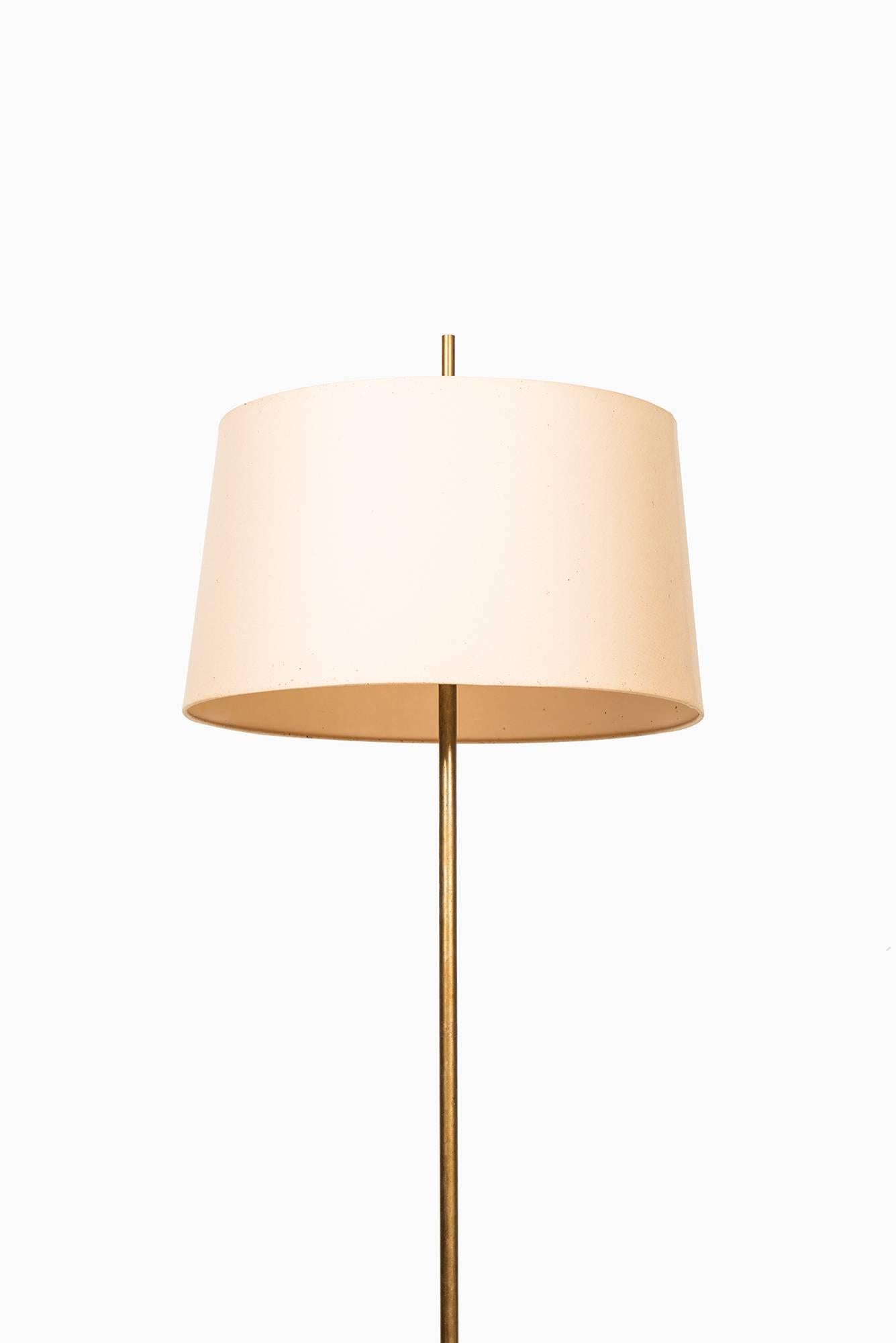 Rare floor lamp designed by Svend Aage Holm Sørensen. Produced by Holm Sørensen & Co in Denmark.