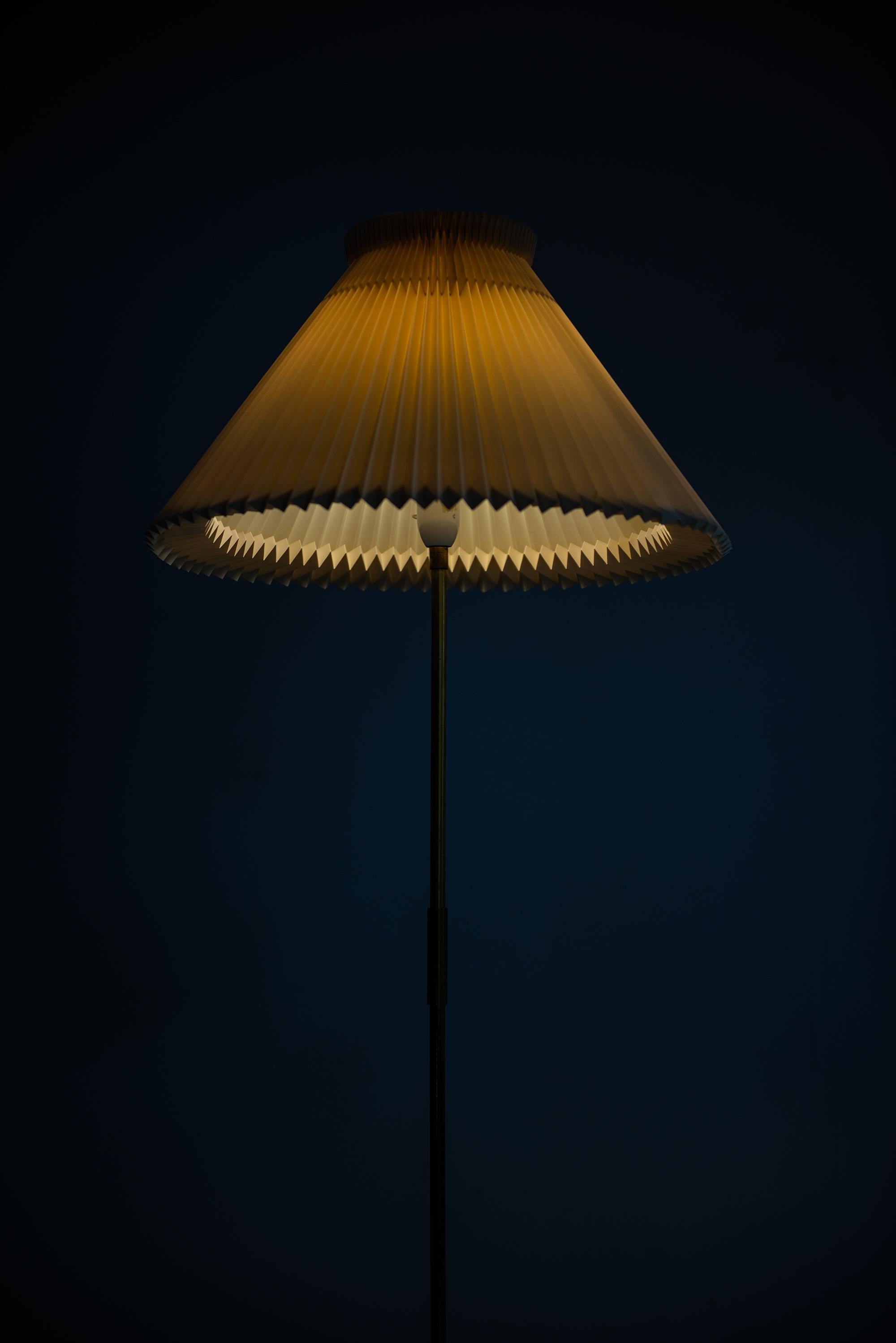 Mid-20th Century Svend Aage Holm Sørensen Floor Lamp in Brass by Holm Sørensen & Co. in Denmark For Sale