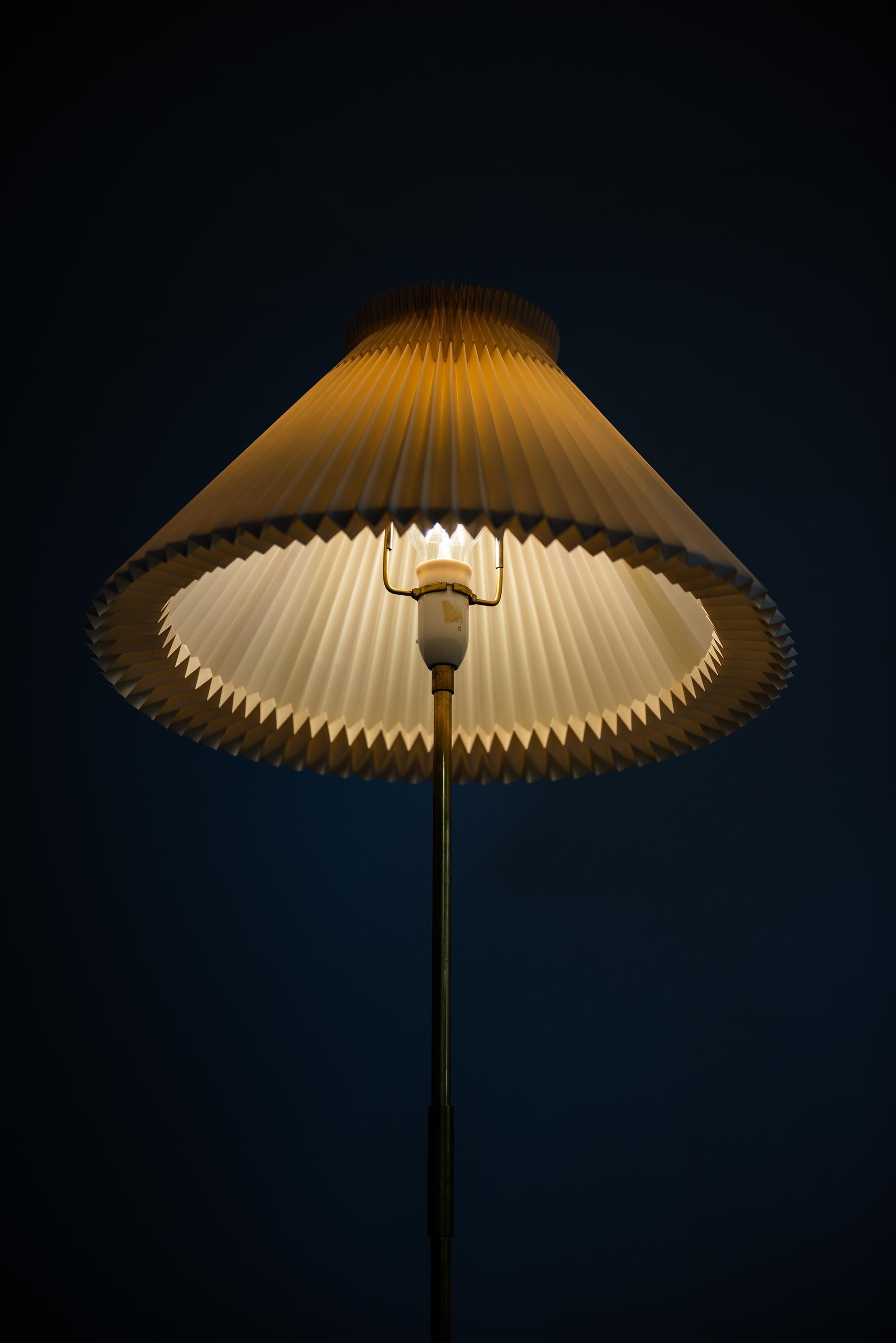 Svend Aage Holm Sørensen Floor Lamp in Brass by Holm Sørensen & Co. in Denmark For Sale 1