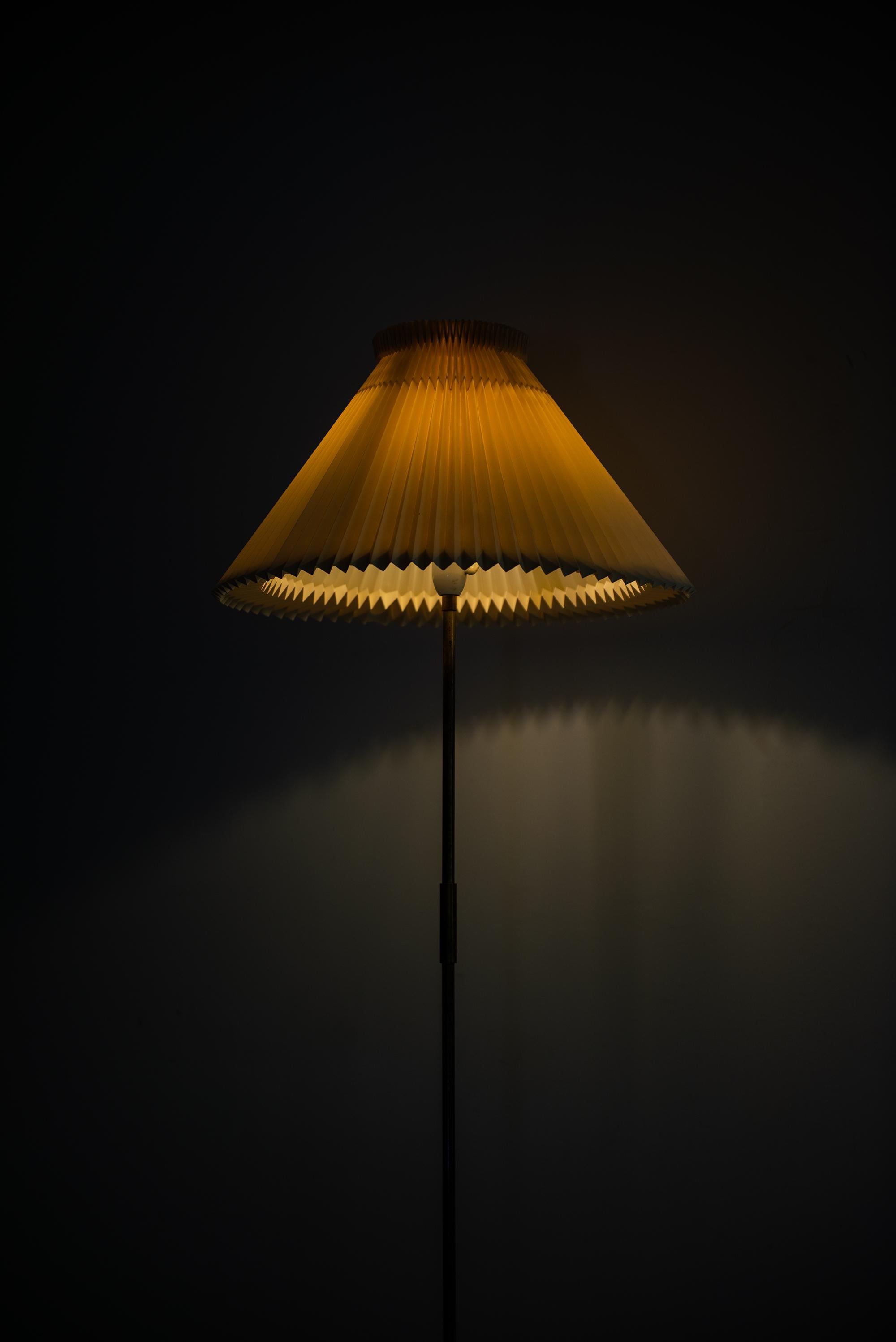 Svend Aage Holm Sørensen Floor Lamp in Brass by Holm Sørensen & Co. in Denmark For Sale 2