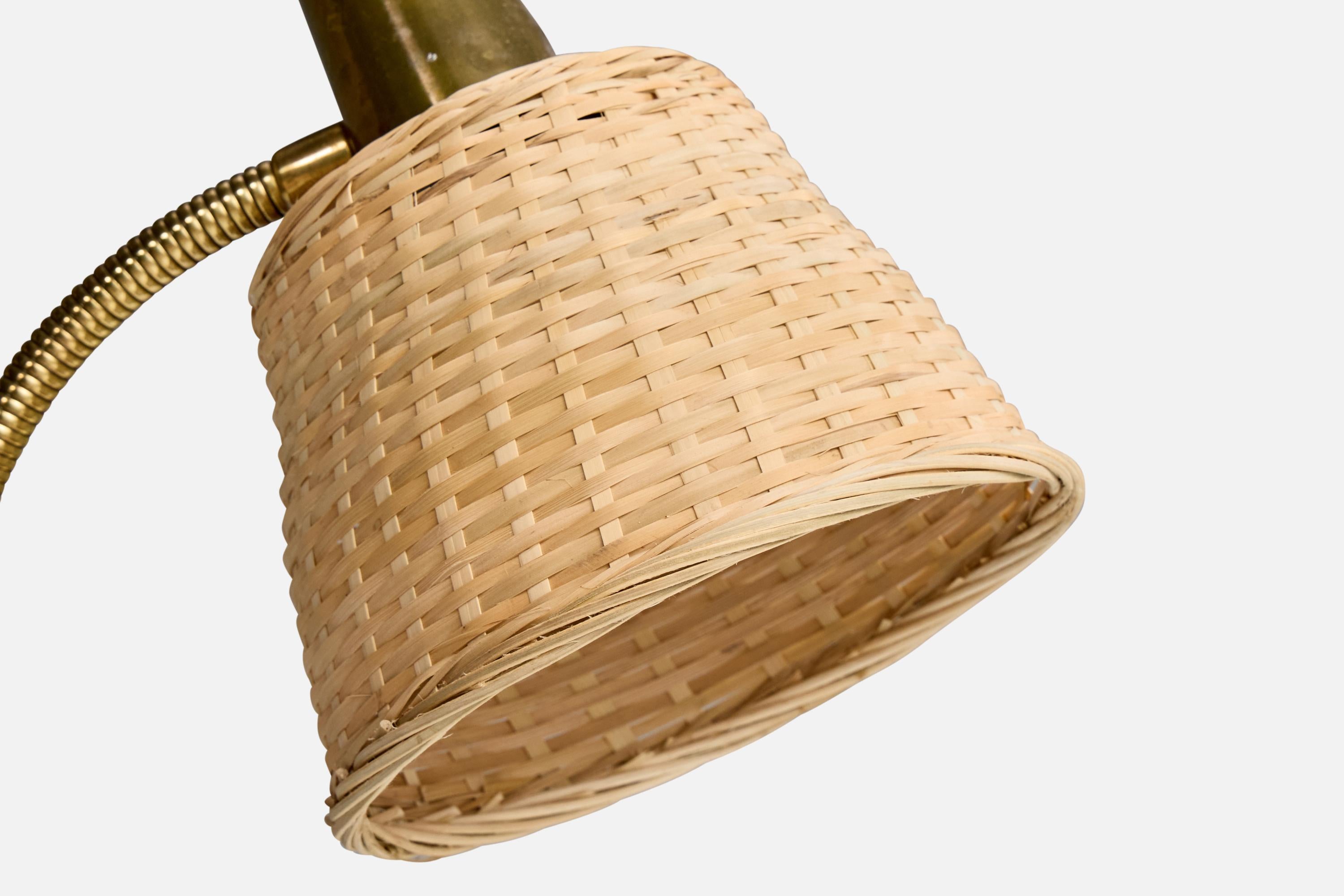 Svend Aage Holm Sørensen, Stehleuchte, Metall, Messing, Rattan, Schweden, 1950er Jahre (Schwedisch) im Angebot