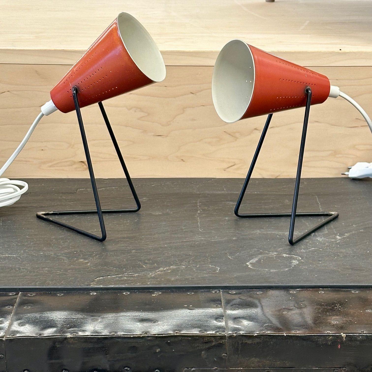 Svend Aage Holm Sørensen, Mid-Century Modern, Small Table Lamps, Red Lacquer In Good Condition For Sale In Stamford, CT
