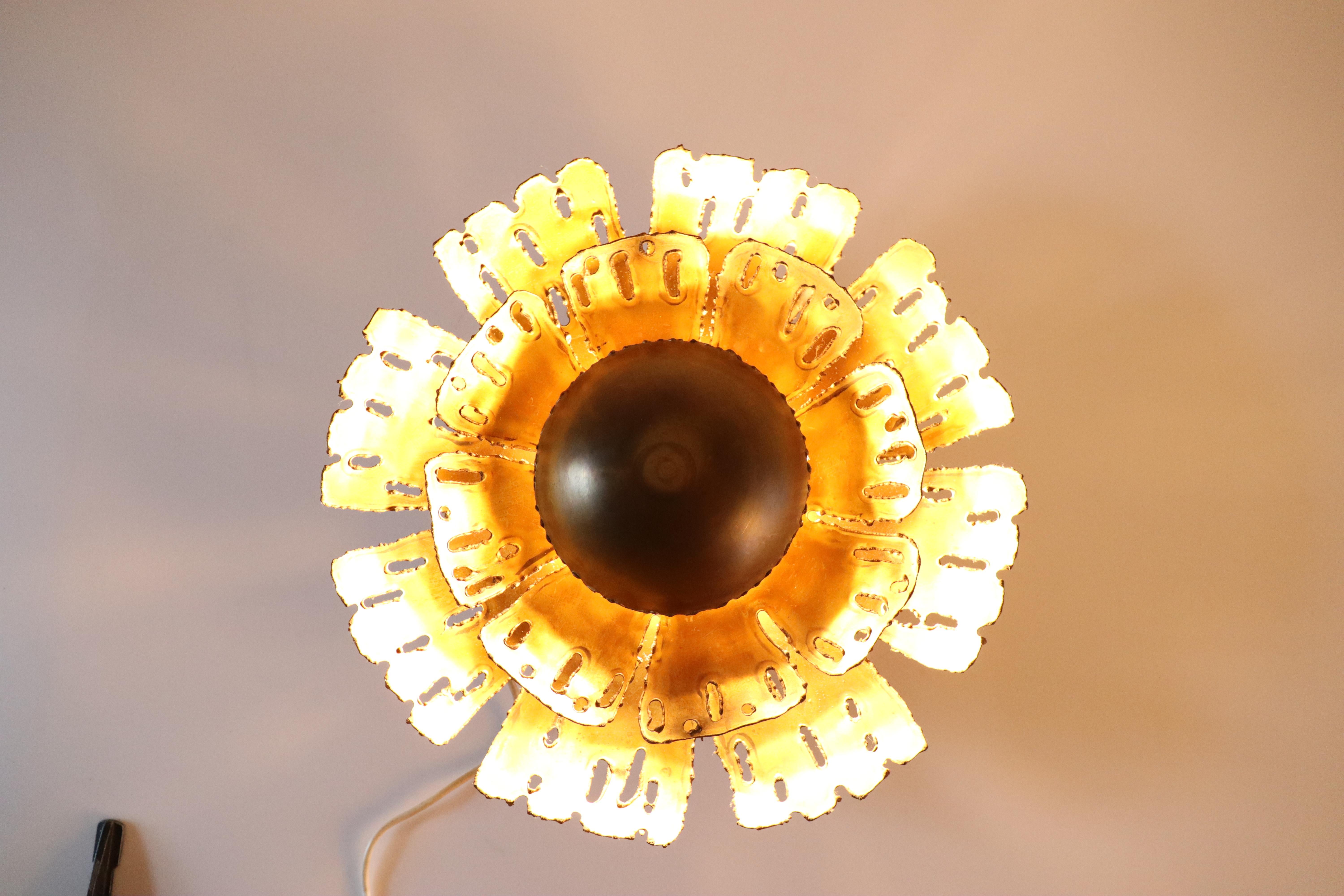 Danish Svend Aage Holm Sørensen SUN wall light by Holm-Sørensen & Co A/S from 1960s.
The brass is laser cut and acid treated which gives it a very special expression. The design is inspired by the shape of the sun.

Measures: 
Diameter 44 cm
Depth