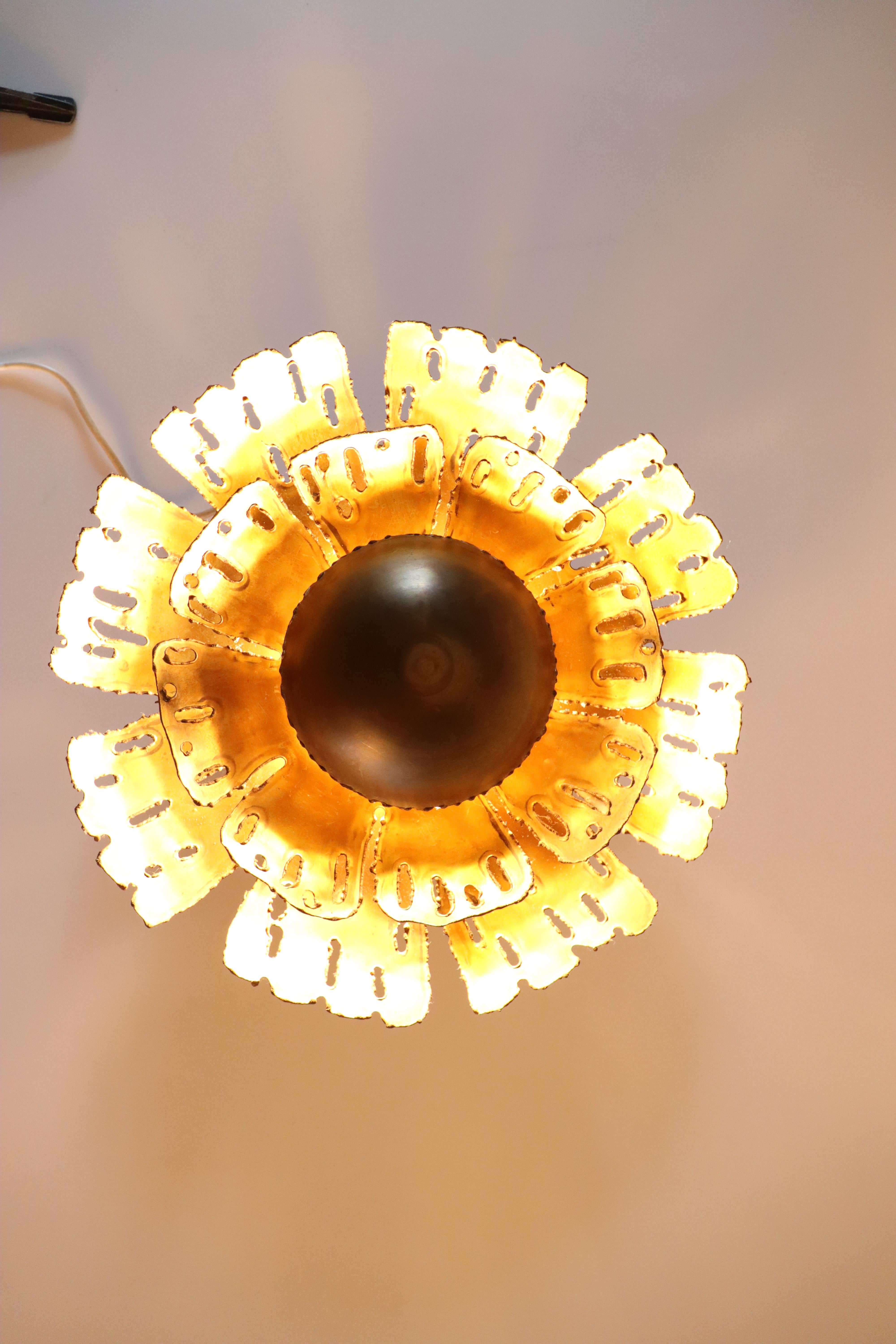 Laiton Svend Aage Holm Sørensen Applique solaire du milieu du siècle en laiton fabriquée au Danemark en 1960 en vente