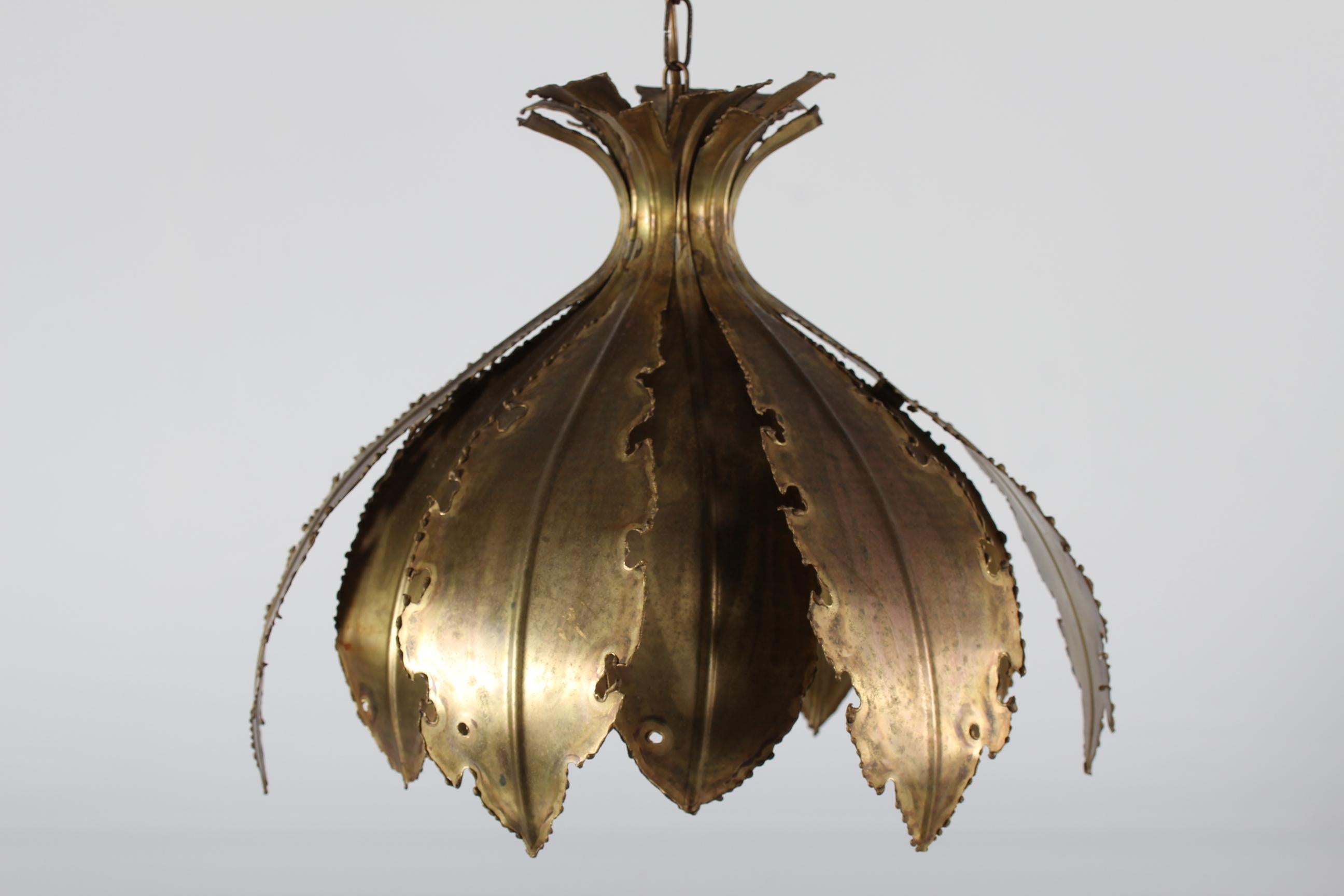Danish Svend Aage Holm Sørensen Onion brutalist brass pendant by Holm-Sørensen and Pedersen belysninge Aps from 1960´s
The brass is acid treated which gives it a very special expression and it is shaped as an onion.
 The pendant comes with a canopy