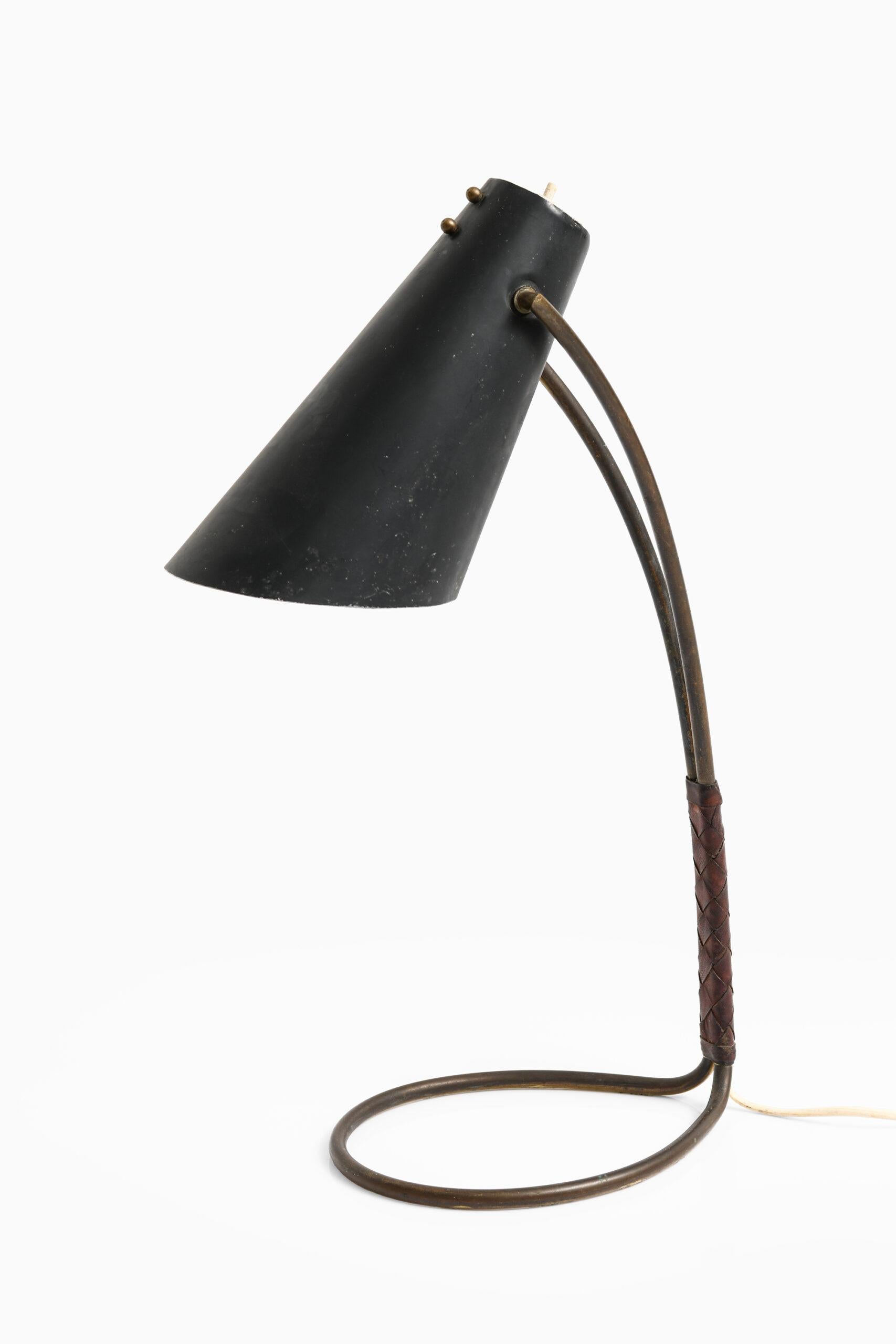 Rare table lamp designed by Svend Aage Holm Sørensen. Produced by Holm Sørensen & Co in Denmark.