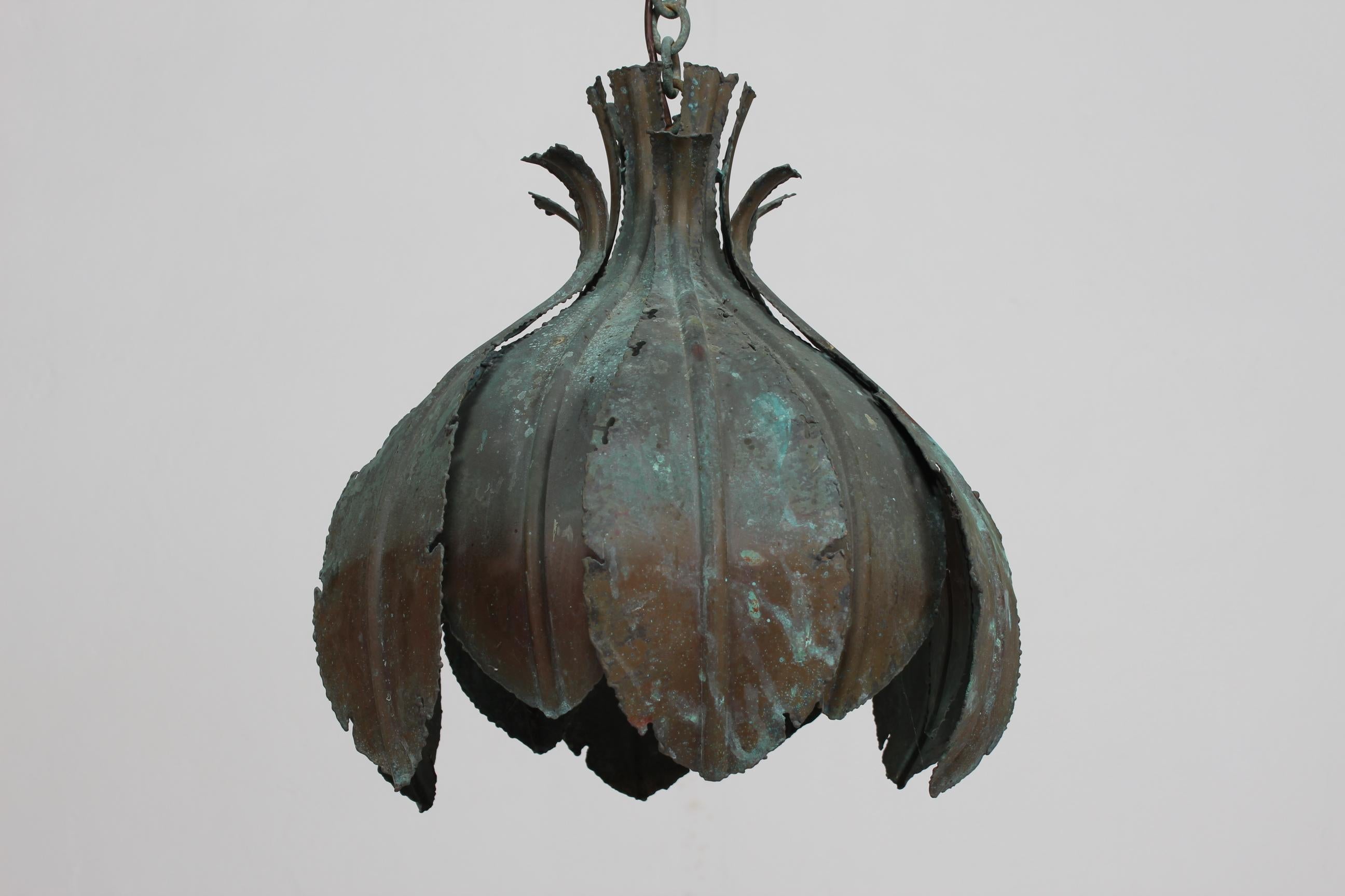 Danois Svend Aage Holm Sørensen Pendentif Brutaliste en laiton vert Verdigris Danemark années 60 en vente