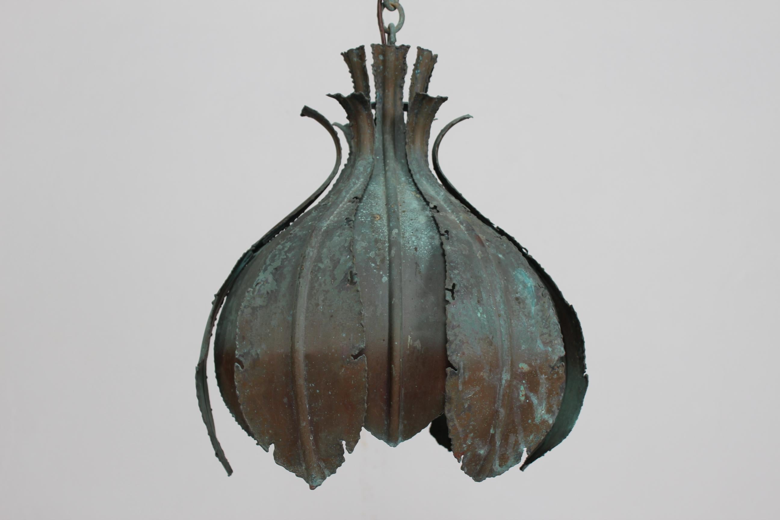 Patiné Svend Aage Holm Sørensen Pendentif Brutaliste en laiton vert Verdigris Danemark années 60 en vente