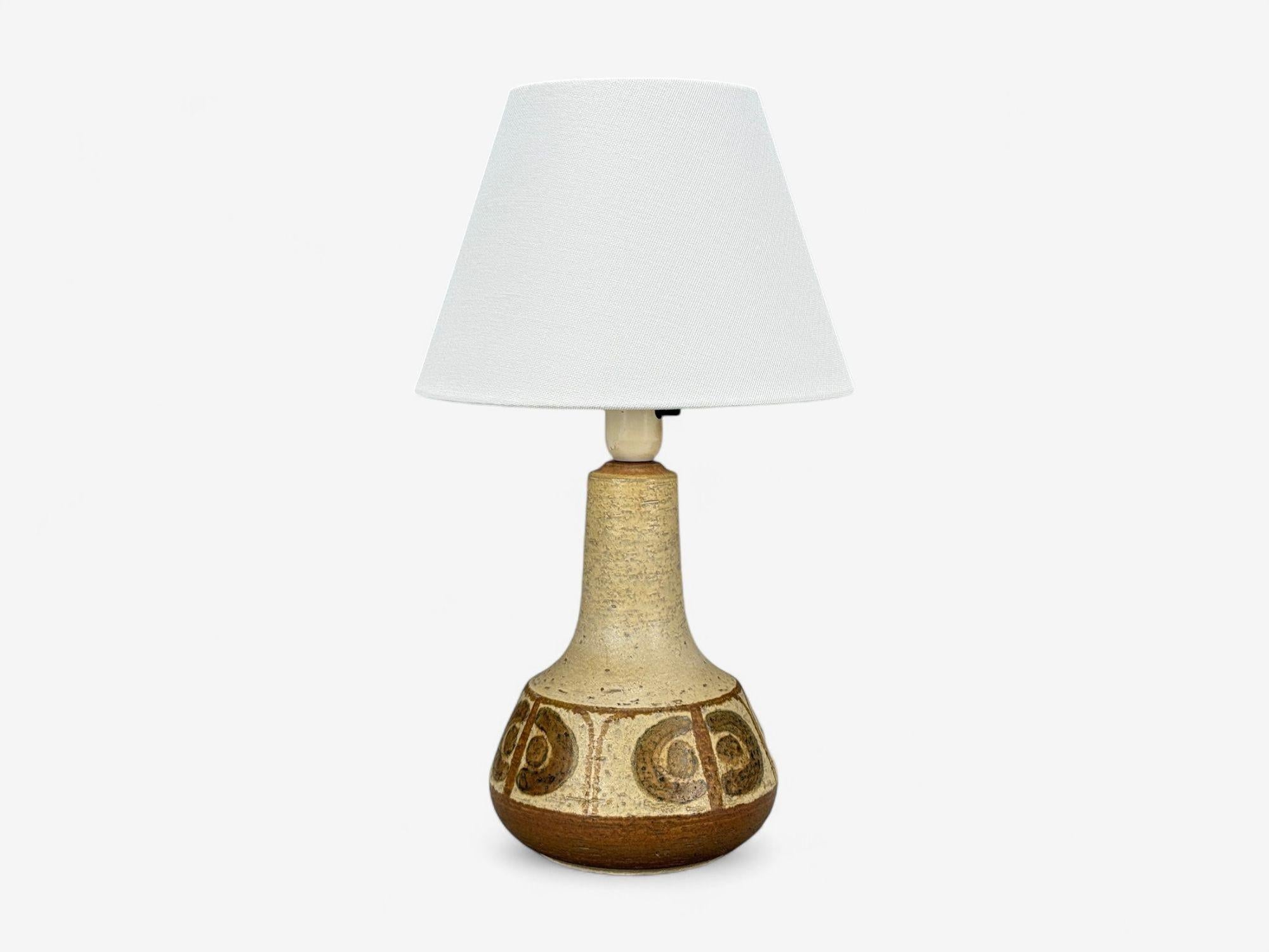 Svend Aage Jensen, Søholm, Beige Ceramic, Table Lamp, Denmark, 1970s In Good Condition For Sale In Manhasset, NY