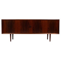 Svend Aage Larsen Buffet en palissandre brésilien par Faarup Møbelfabrik, Danemark, 1