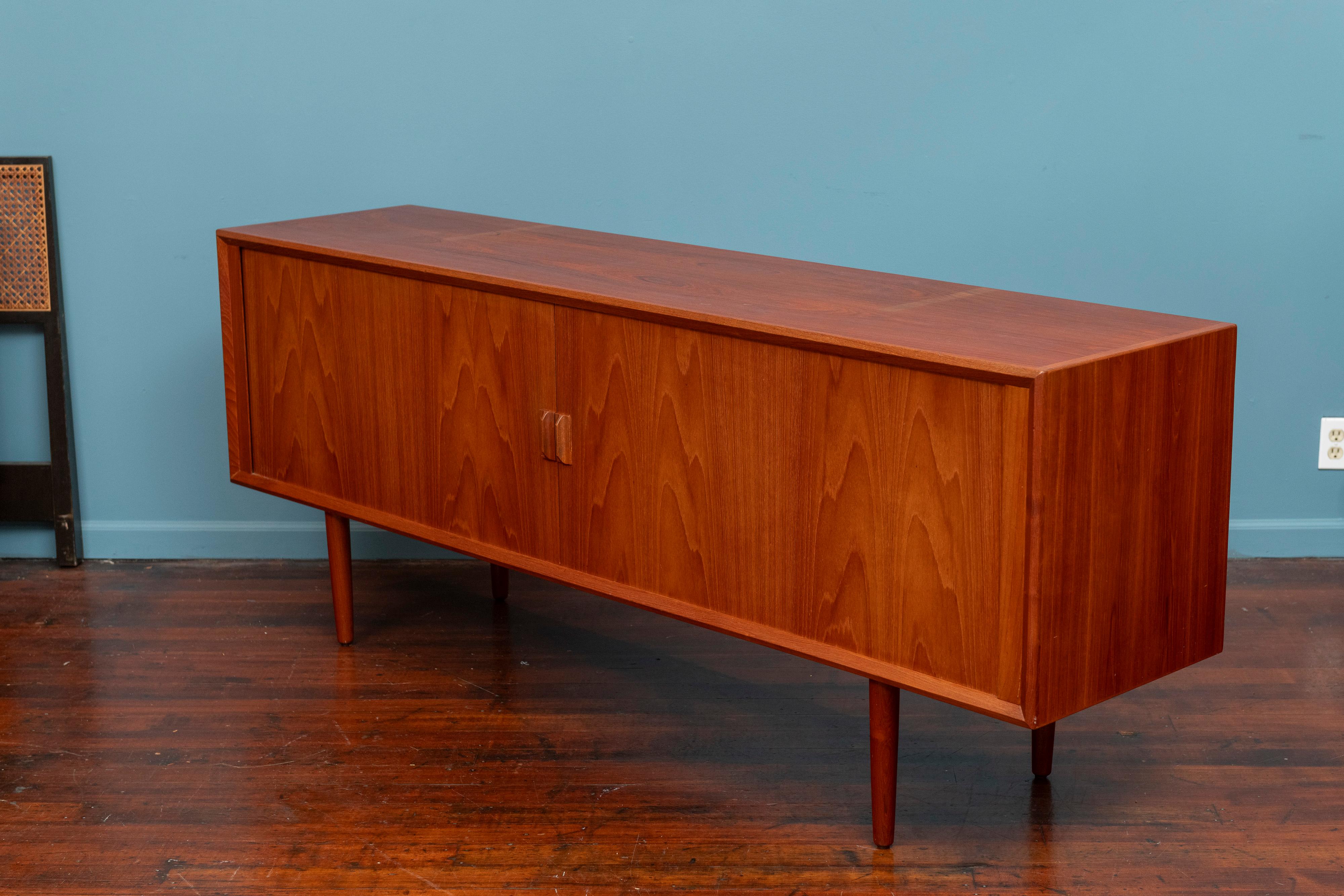 Svend Aage Larsen Credenza for Faarup Møbelfabrik 1