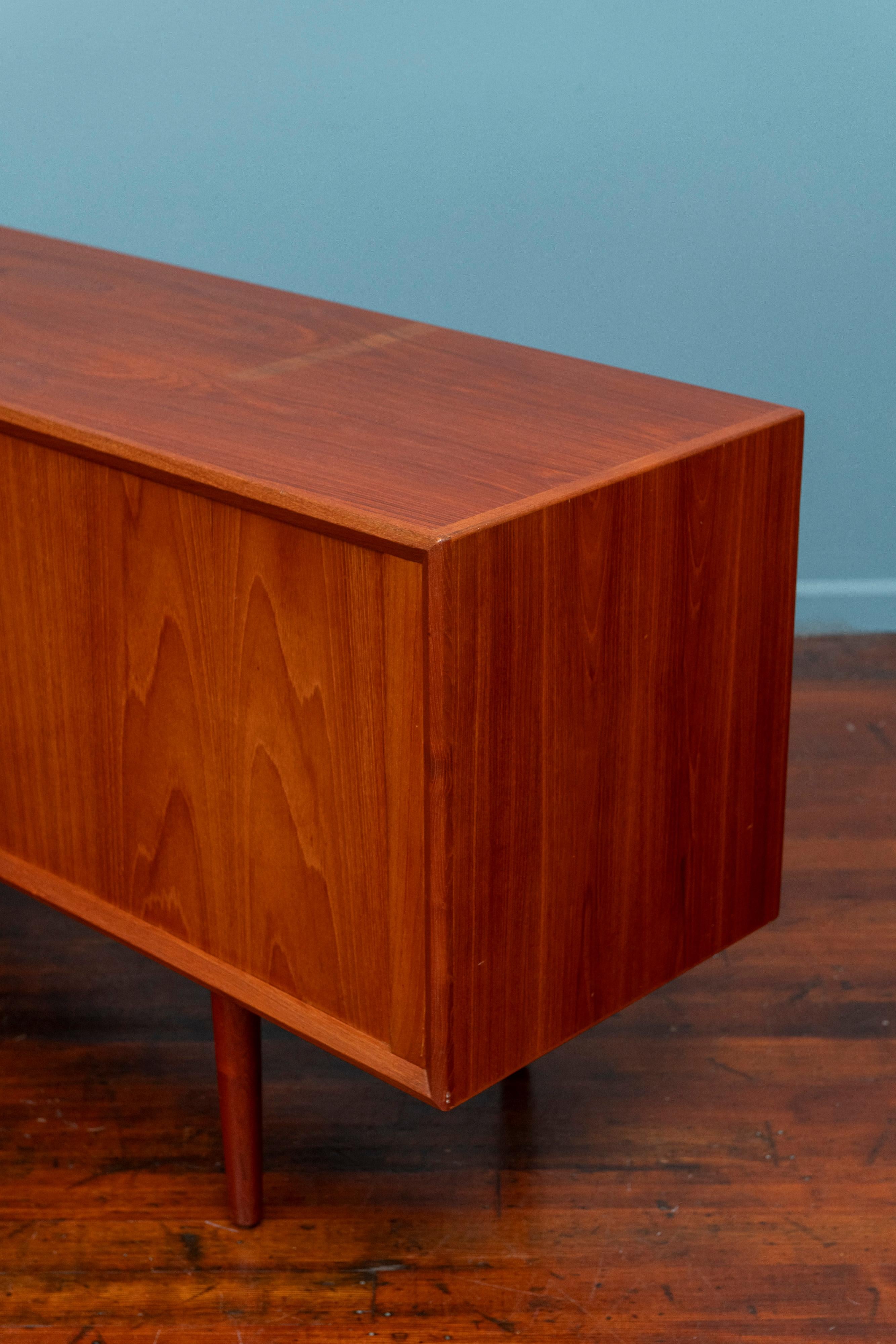 Svend Aage Larsen Credenza for Faarup Møbelfabrik 2