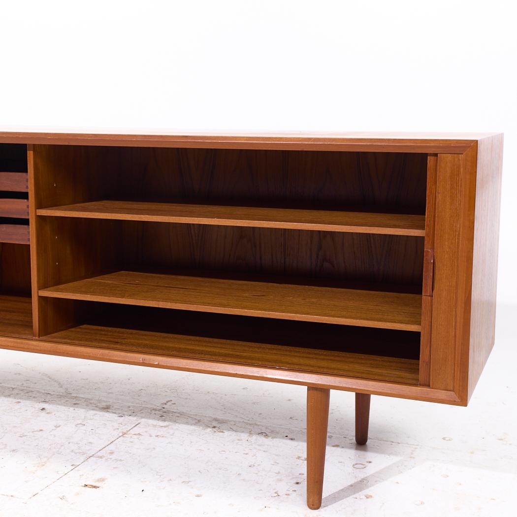 Svend Aage Larsen pour Faarup Møbelfabrik Crédence danoise à porte à tambour avec huche en vente 5