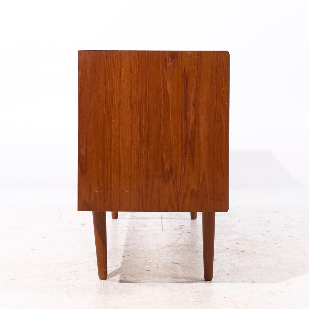 Svend Aage Larsen pour Faarup Møbelfabrik Crédence danoise à porte à tambour avec huche en vente 1