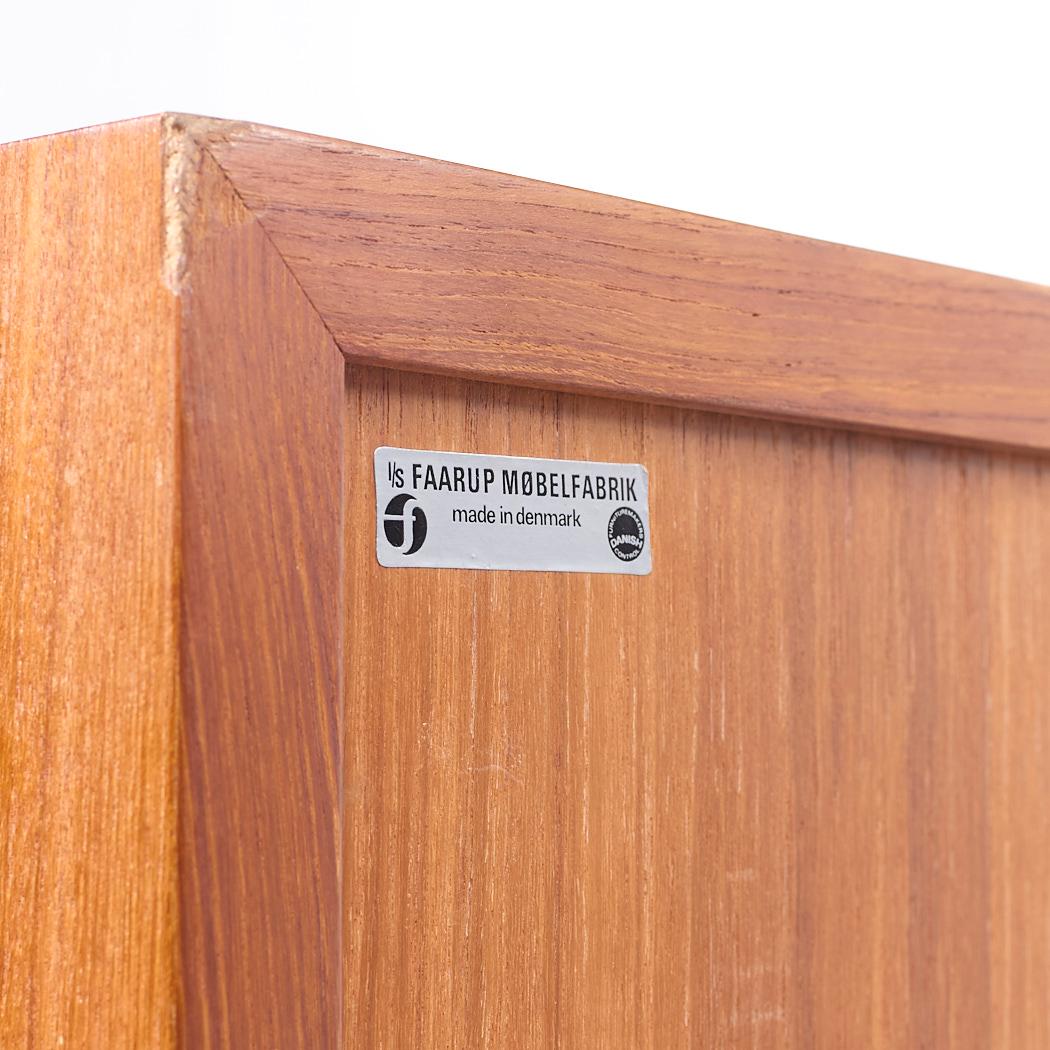 Svend Aage Larsen per Faarup Møbelfabrik MCM Credenza danese con porta a tamburo in teak in vendita 5