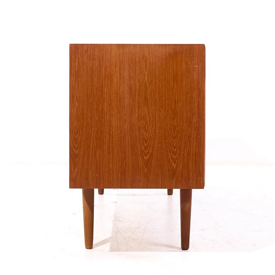 Danese Svend Aage Larsen per Faarup Møbelfabrik MCM Credenza danese con porta a tamburo in teak in vendita
