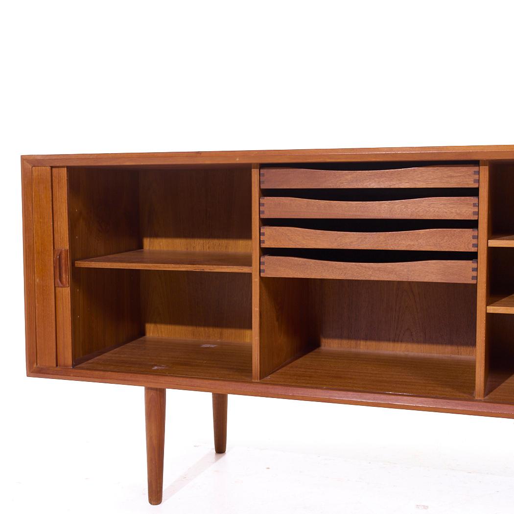 Svend Aage Larsen per Faarup Møbelfabrik MCM Credenza danese con porta a tamburo in teak in vendita 1
