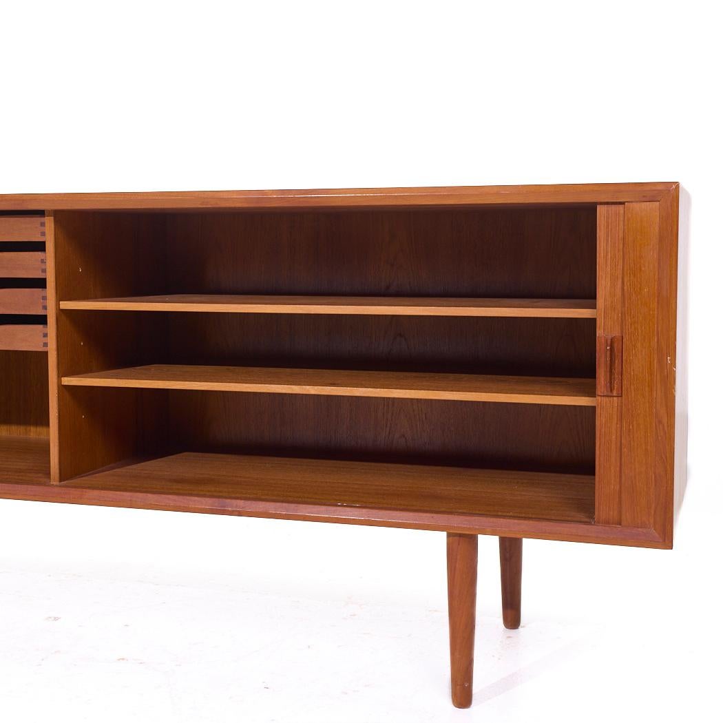 Svend Aage Larsen per Faarup Møbelfabrik MCM Credenza danese con porta a tamburo in teak in vendita 2