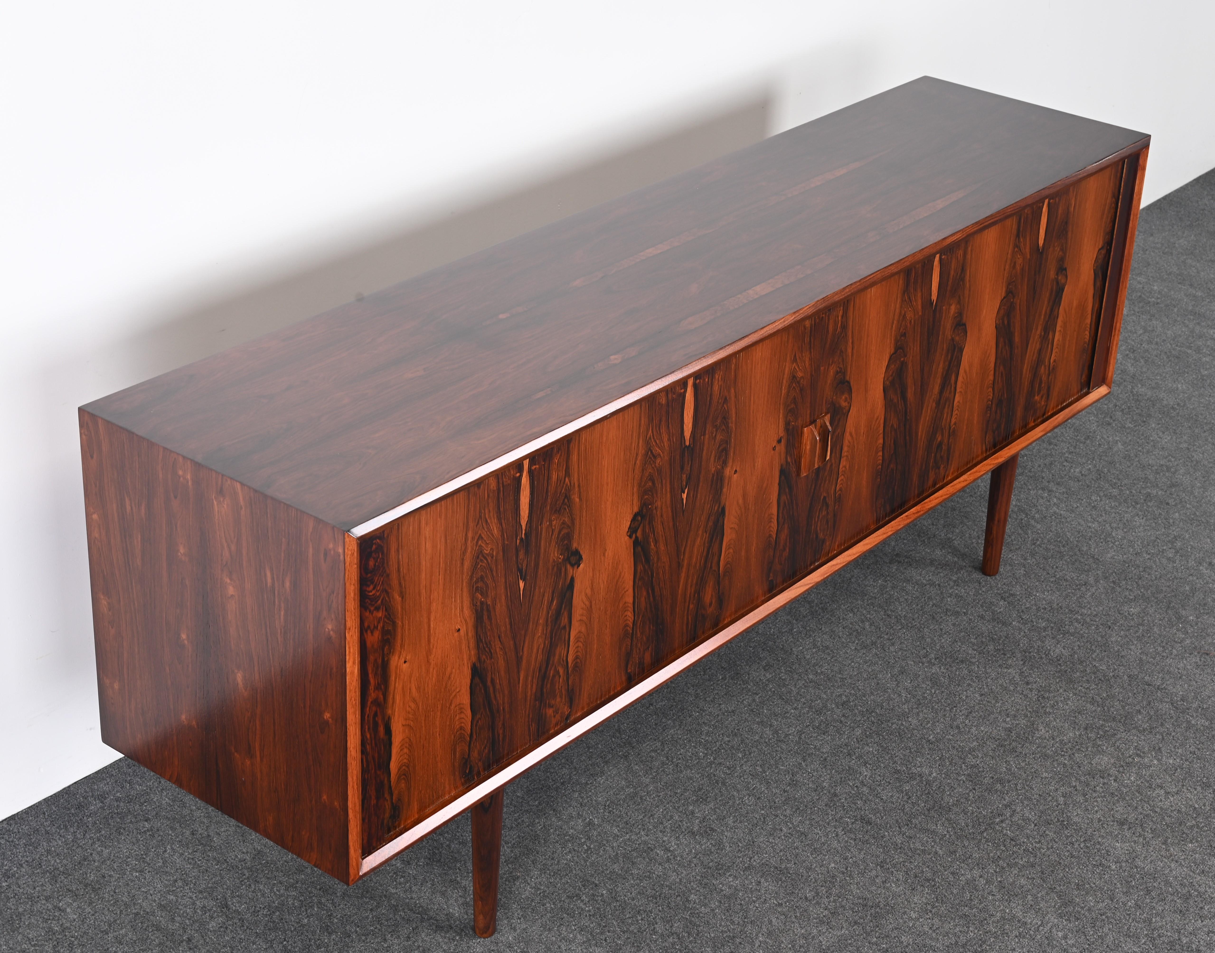 Credenza in palissandro di Svend Aage Larsen per Faarup Møbelfabrik, anni '60 in vendita 3