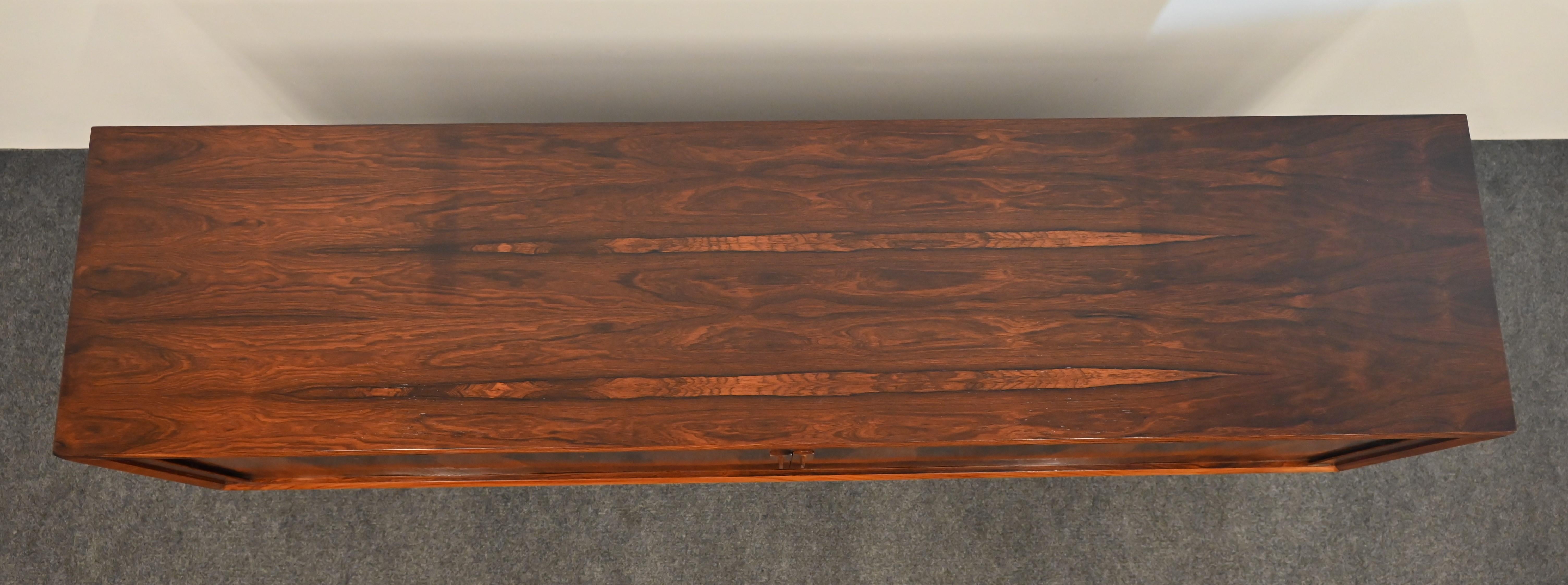 Credenza in palissandro di Svend Aage Larsen per Faarup Møbelfabrik, anni '60 in vendita 5