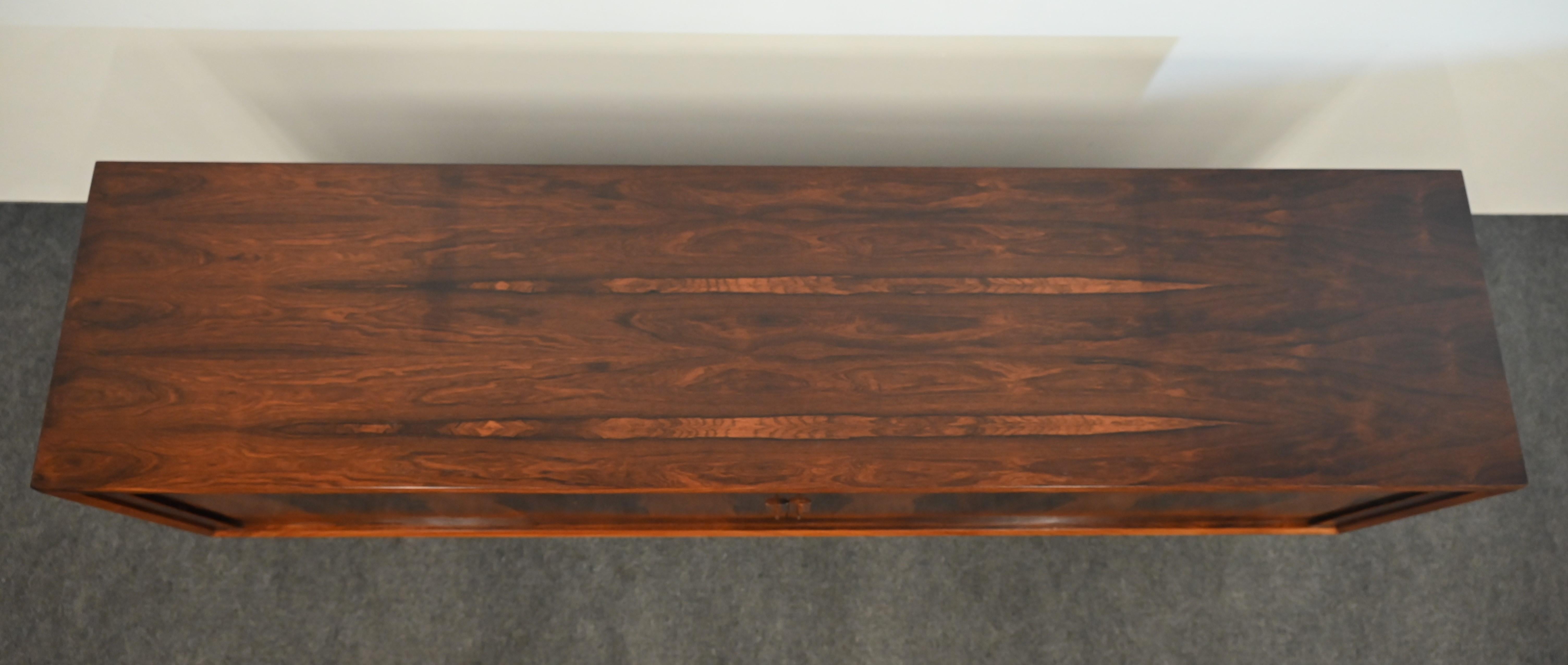 Credenza in palissandro di Svend Aage Larsen per Faarup Møbelfabrik, anni '60 in vendita 8