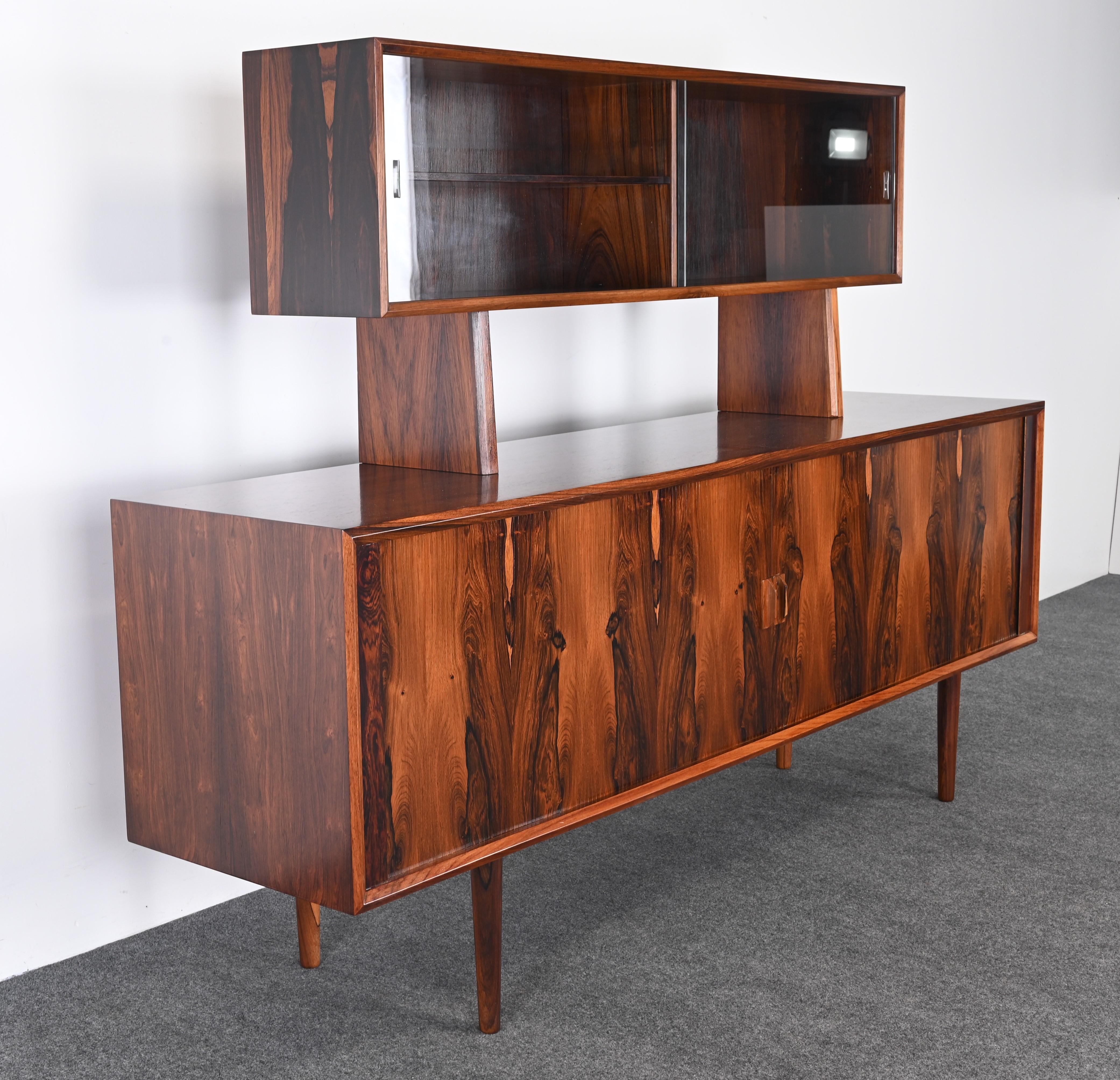 Scandinavo moderno Credenza in palissandro di Svend Aage Larsen per Faarup Møbelfabrik, anni '60 in vendita