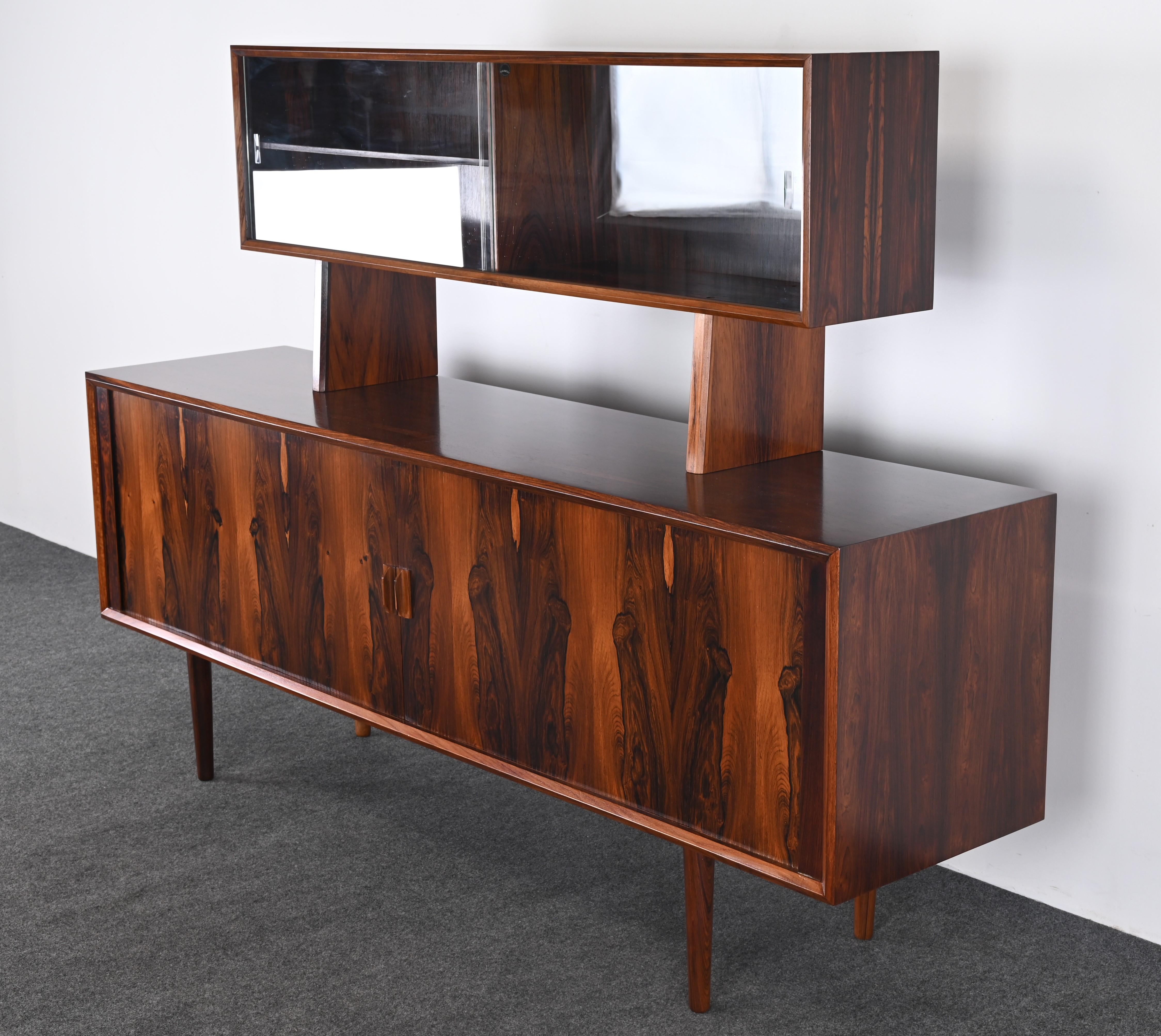 Credenza in palissandro di Svend Aage Larsen per Faarup Møbelfabrik, anni '60 In condizioni buone in vendita a Hamburg, PA