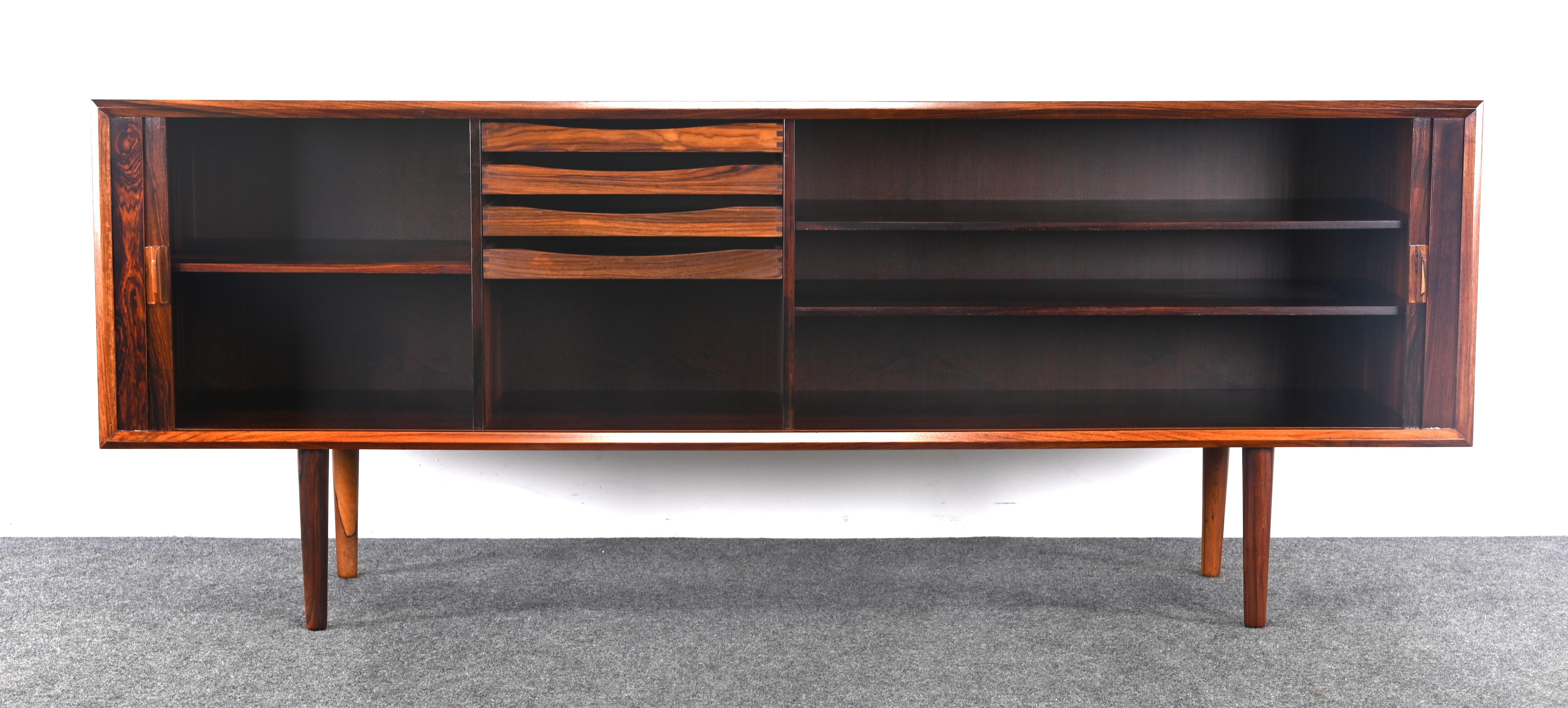 Metà XX secolo Credenza in palissandro di Svend Aage Larsen per Faarup Møbelfabrik, anni '60 in vendita