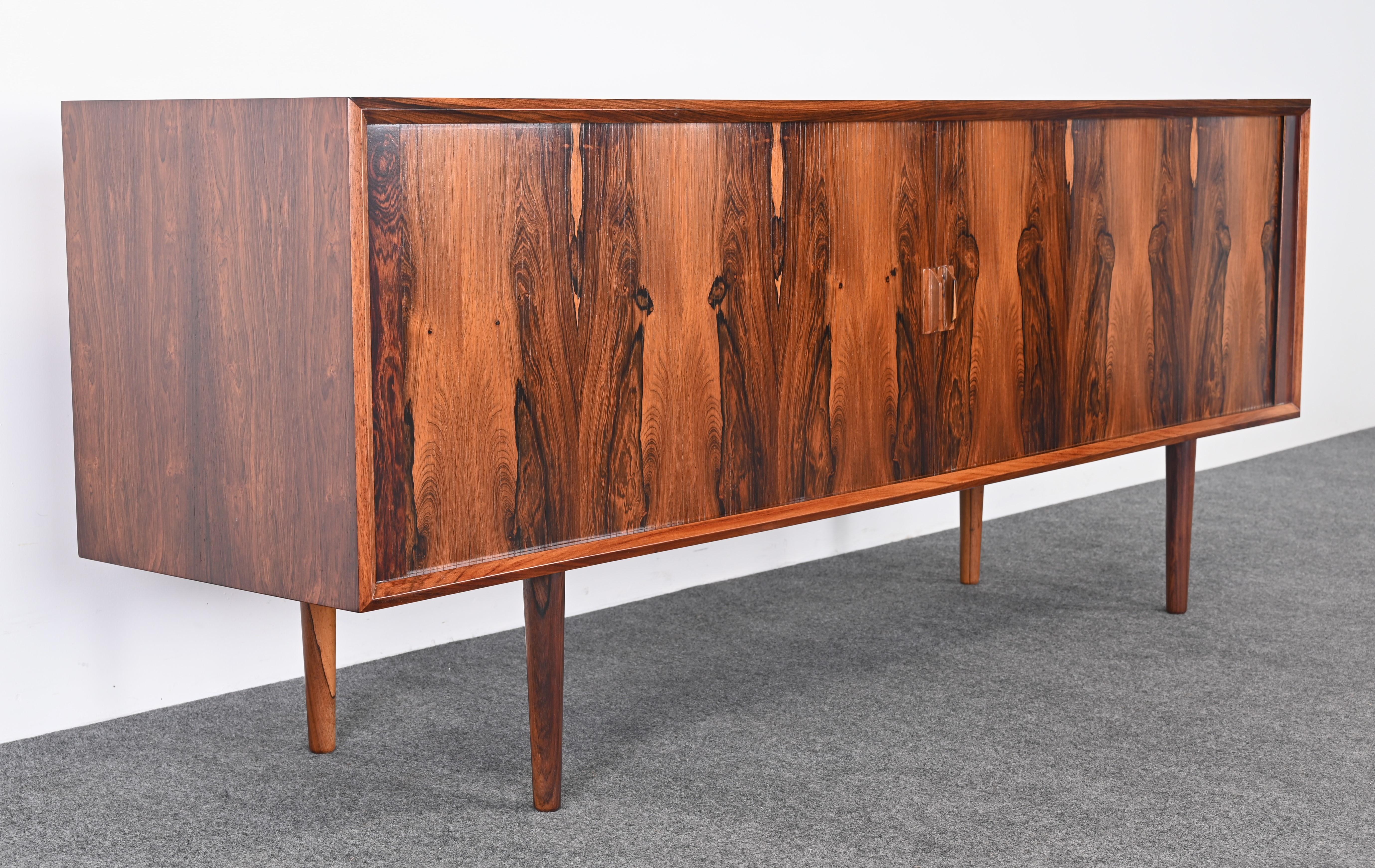 Vetro Credenza in palissandro di Svend Aage Larsen per Faarup Møbelfabrik, anni '60 in vendita