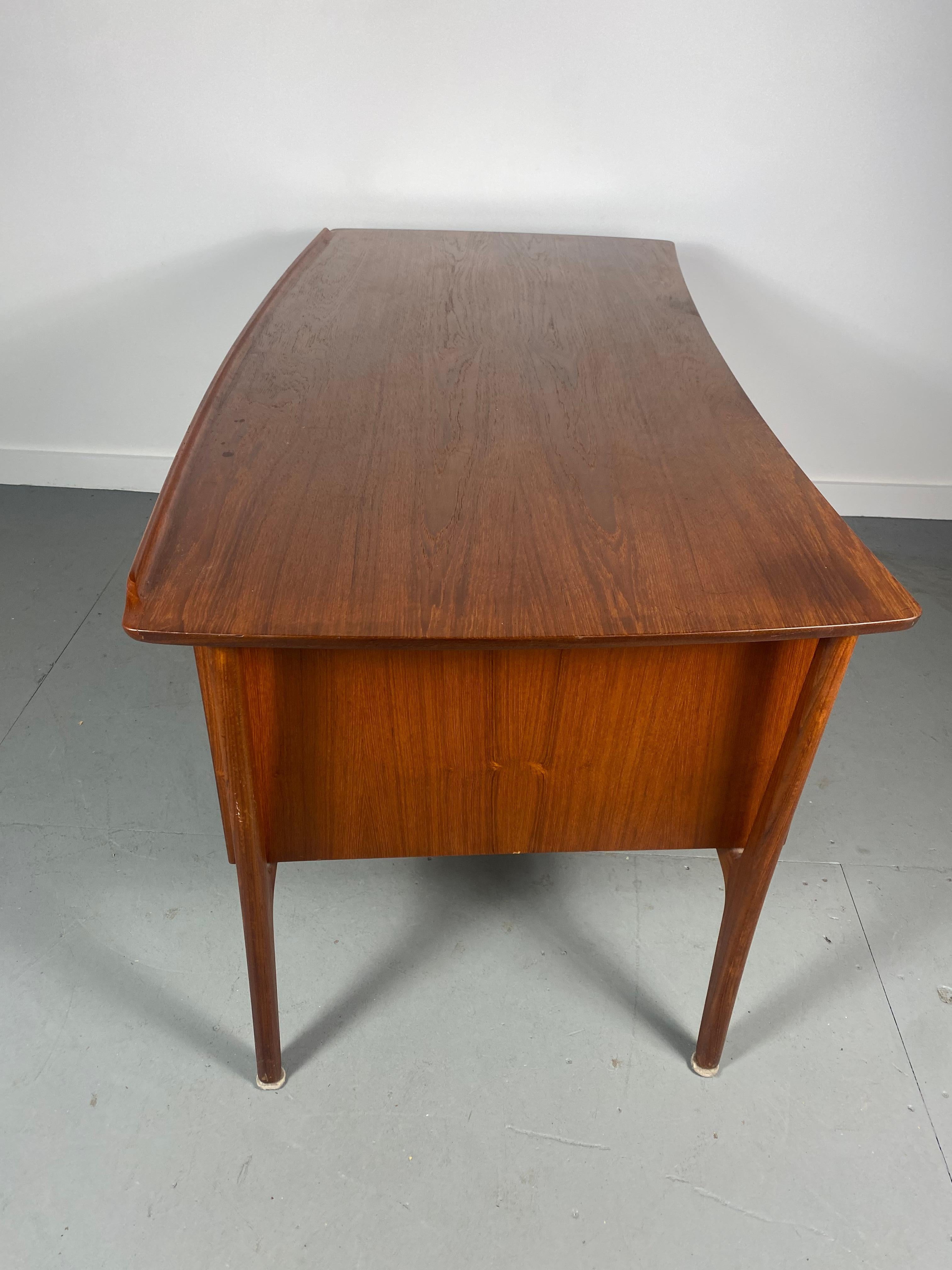 Svend Aage Madsen Bow Edge Desk in Teak, Classic Danish Design 3