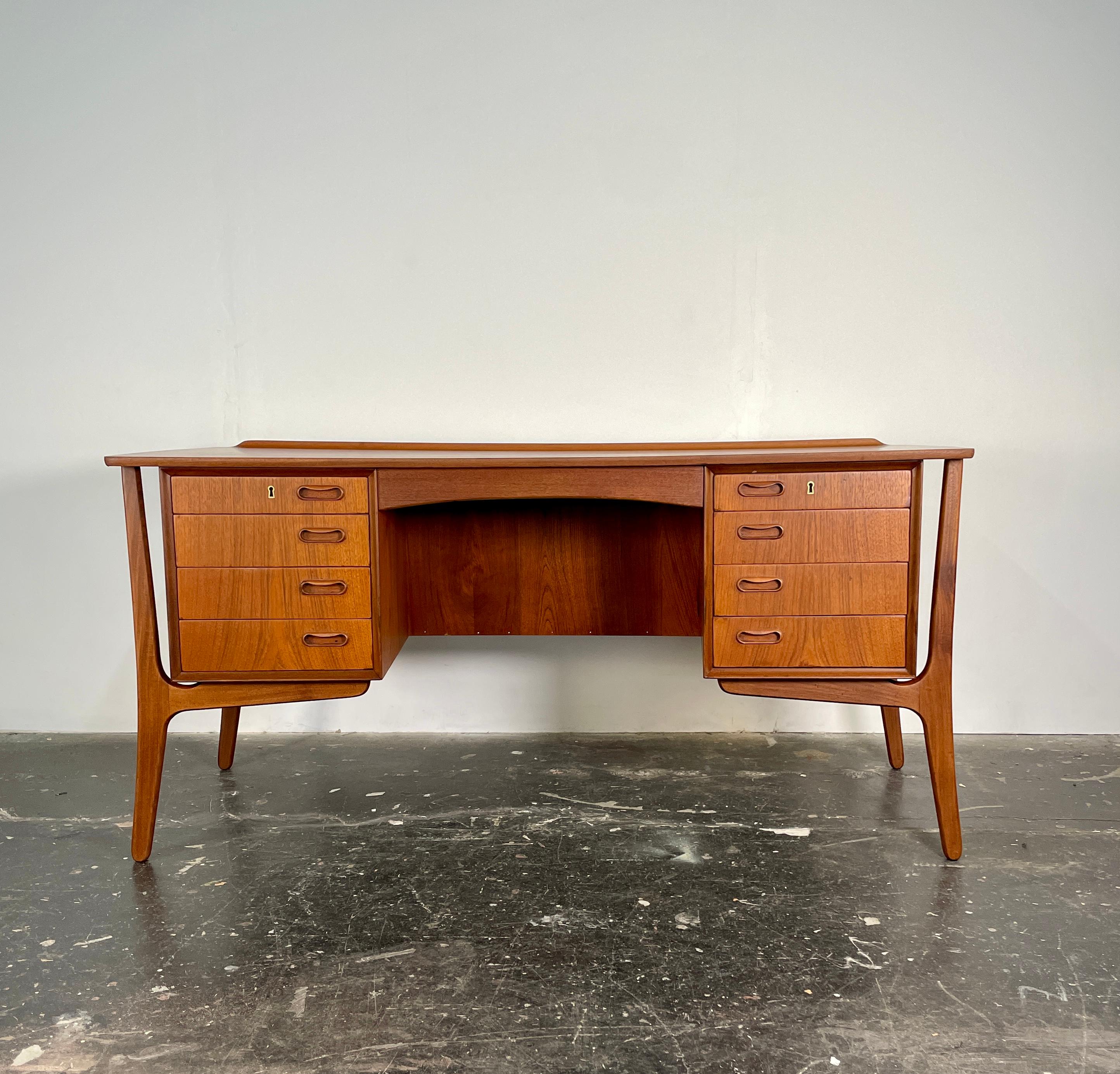 Scandinavian Modern Svend Aage Madsen Bow Front Desk in Teak for HP Hansen, Denmark Circa 1960's For Sale