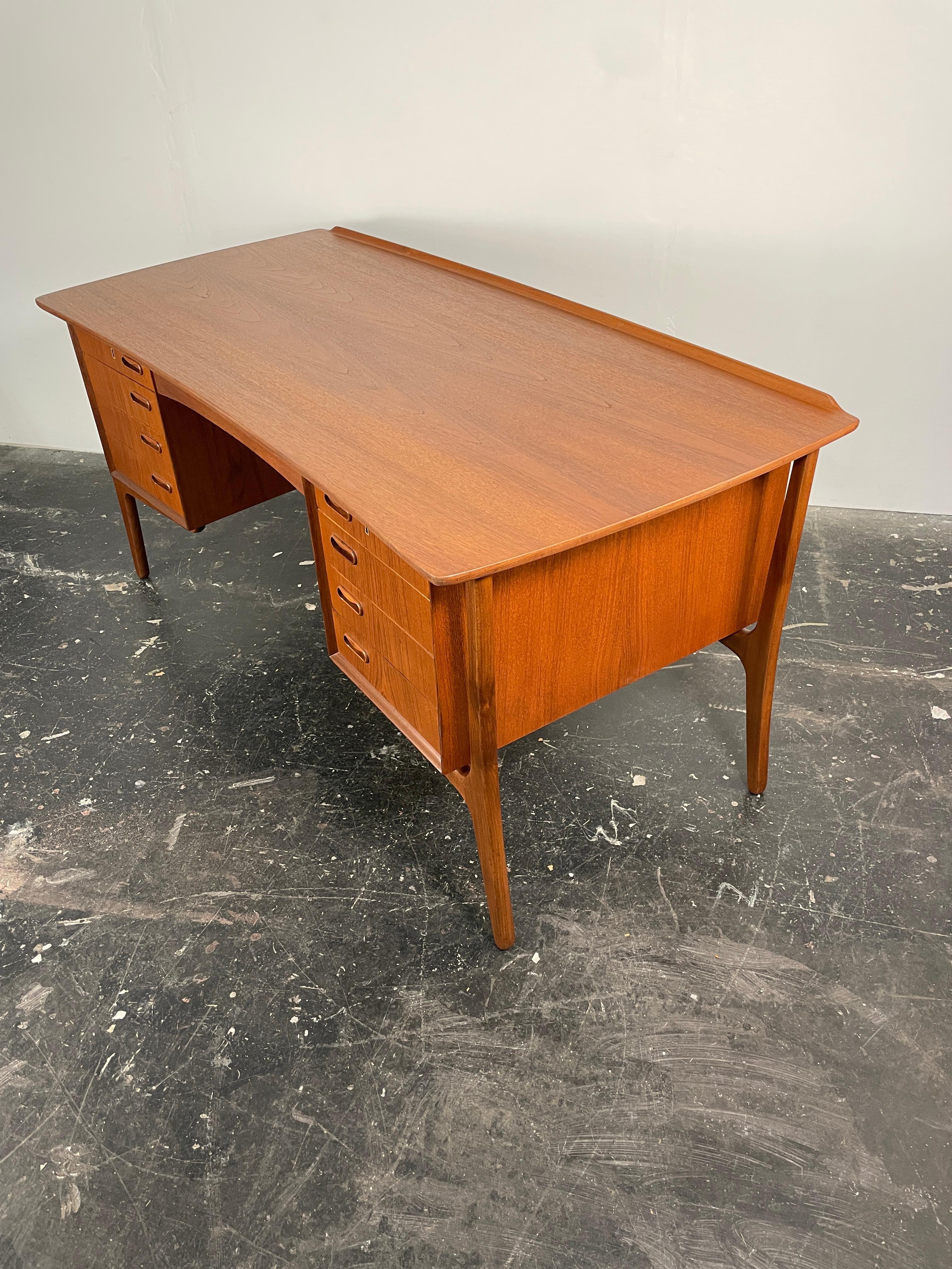 Danish Svend Aage Madsen Bow Front Desk in Teak for HP Hansen, Denmark Circa 1960's For Sale