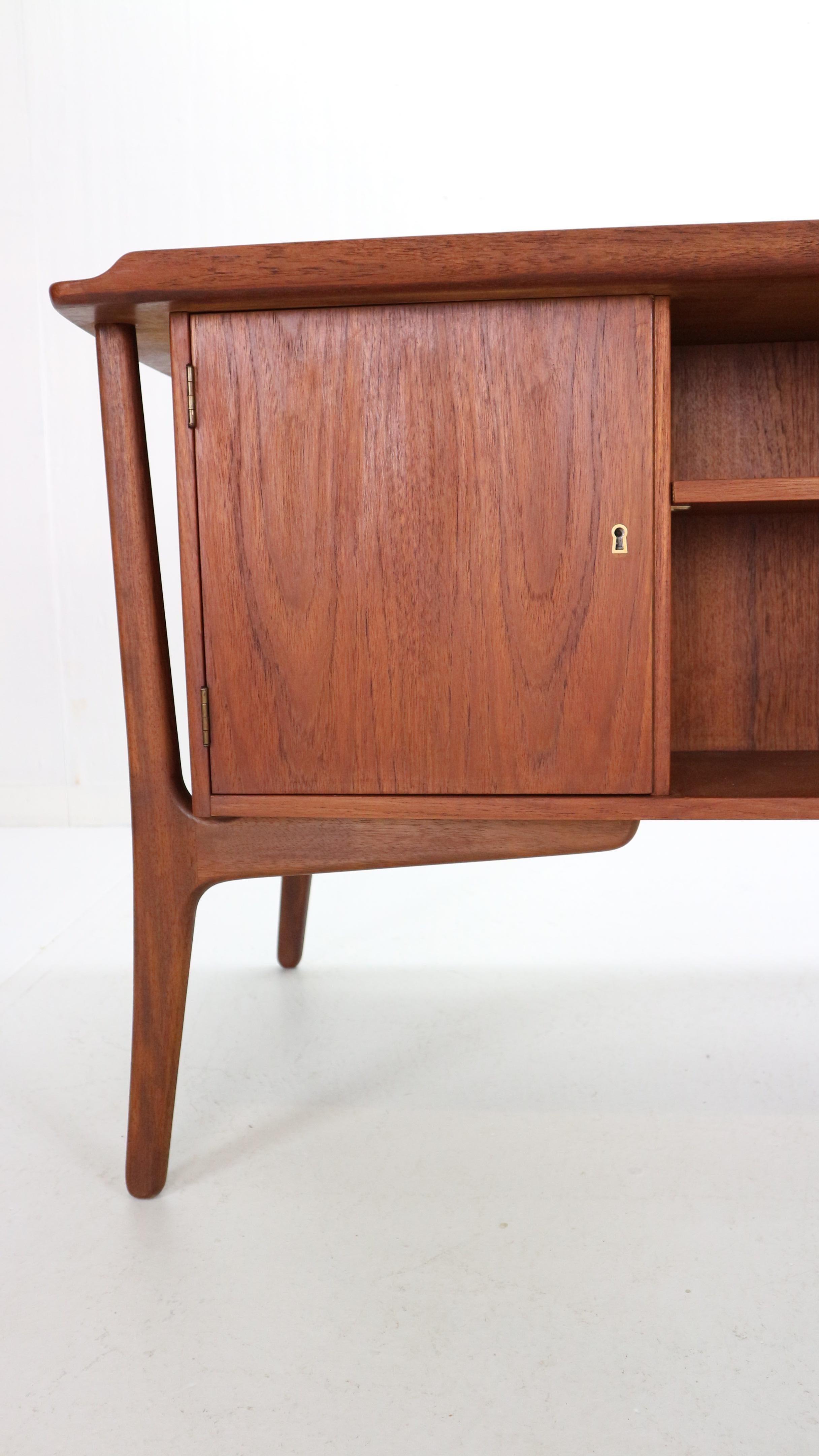 Svend Aage Madsen Executive Teak Desk for HP Hansen, 1960s, Denmark 4