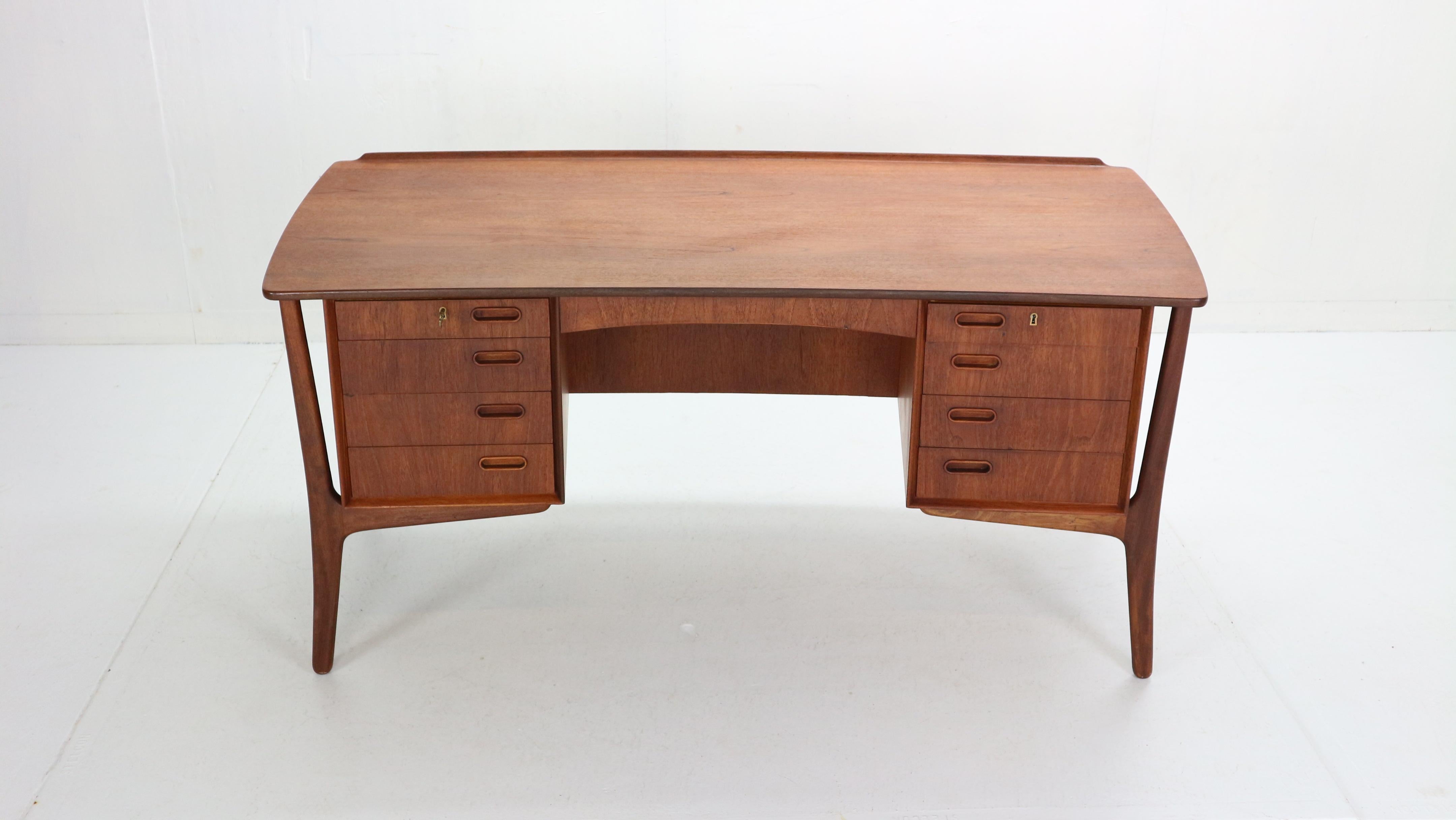 Scandinavian Modern Svend Aage Madsen Executive Teak Desk for HP Hansen, 1960s, Denmark