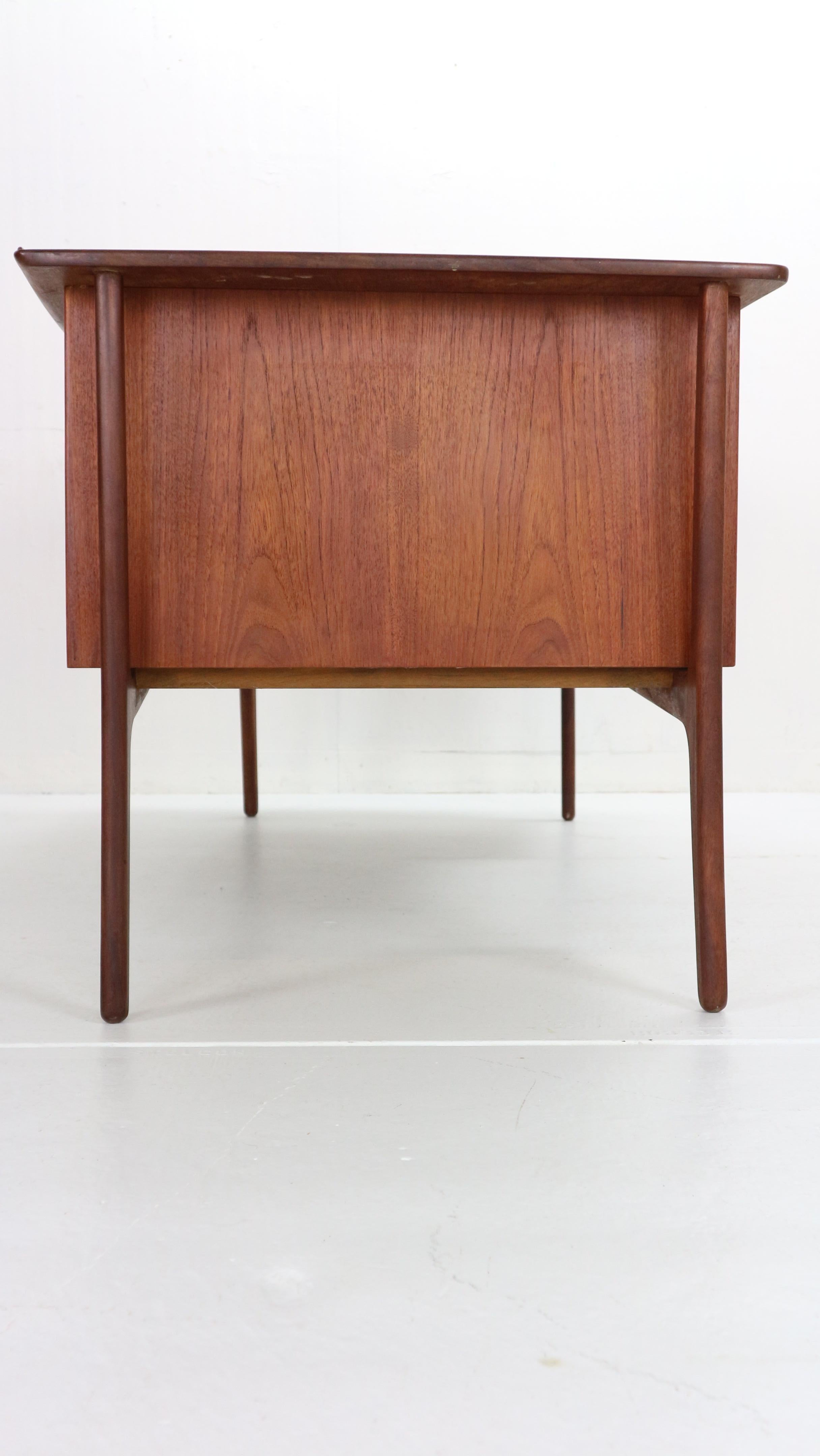 Mid-20th Century Svend Aage Madsen Executive Teak Desk for HP Hansen, 1960s, Denmark