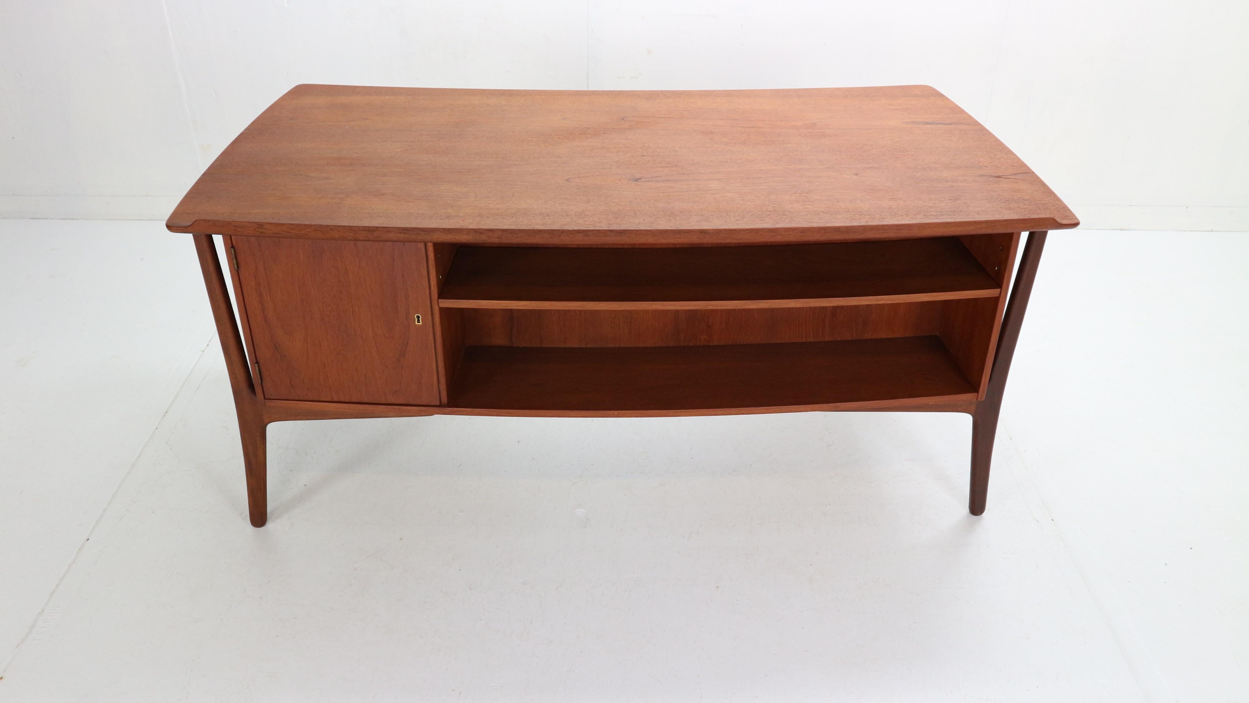 Svend Aage Madsen Executive Teak Desk for HP Hansen, 1960s, Denmark 1